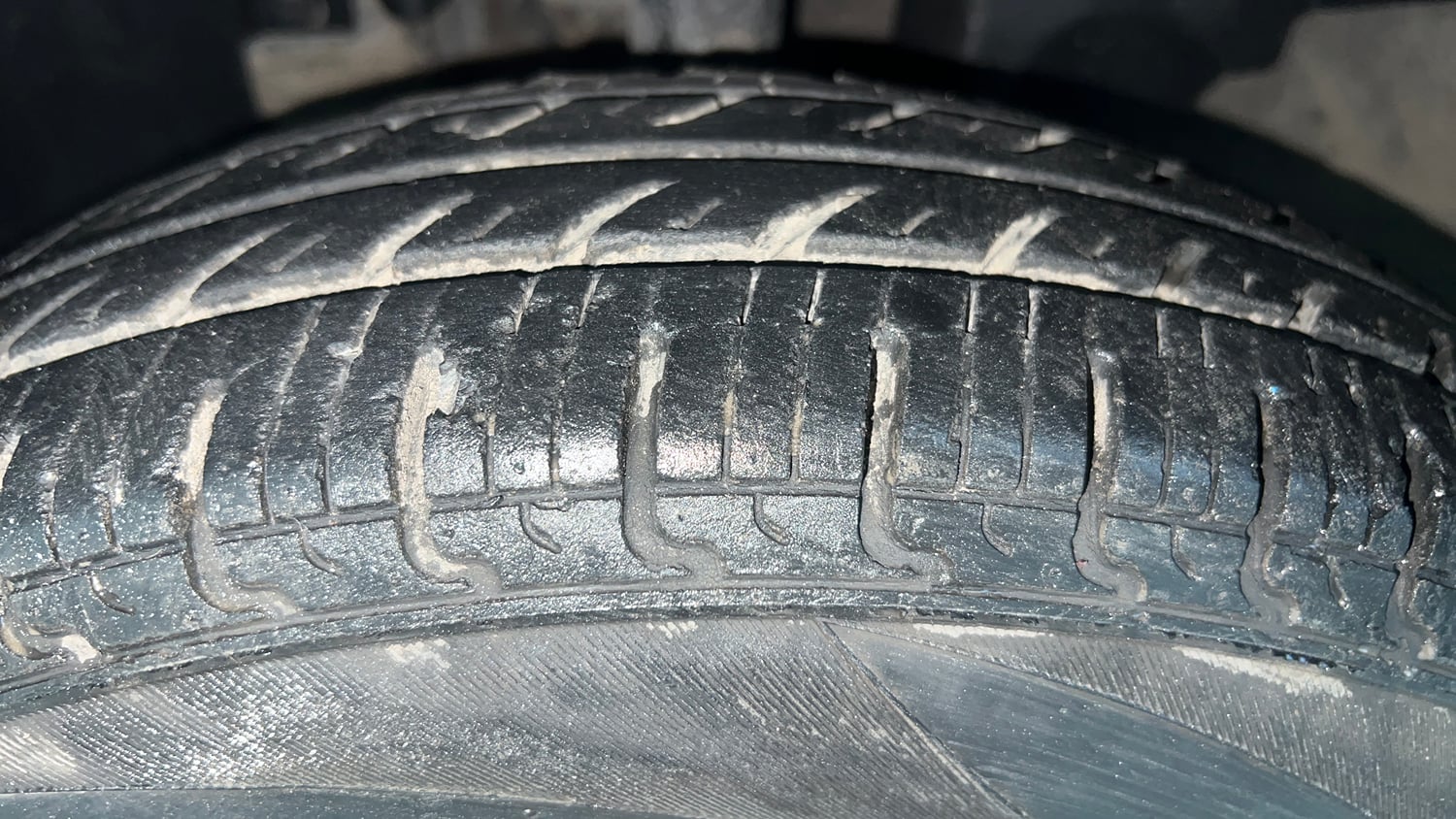 Used 2018 Renault Kwid 1.0 RXT AMT Opt Petrol Automatic tyres LEFT FRONT TYRE TREAD VIEW