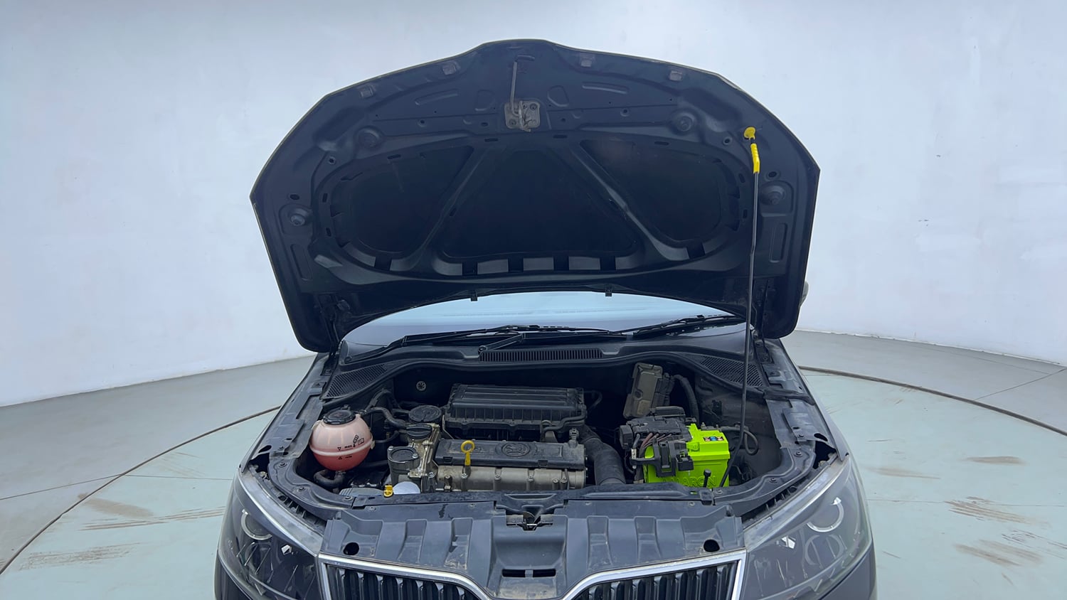 Used 2018 Skoda Rapid Style 1.6 MPI AT Petrol Automatic engine ENGINE & BONNET OPEN FRONT VIEW
