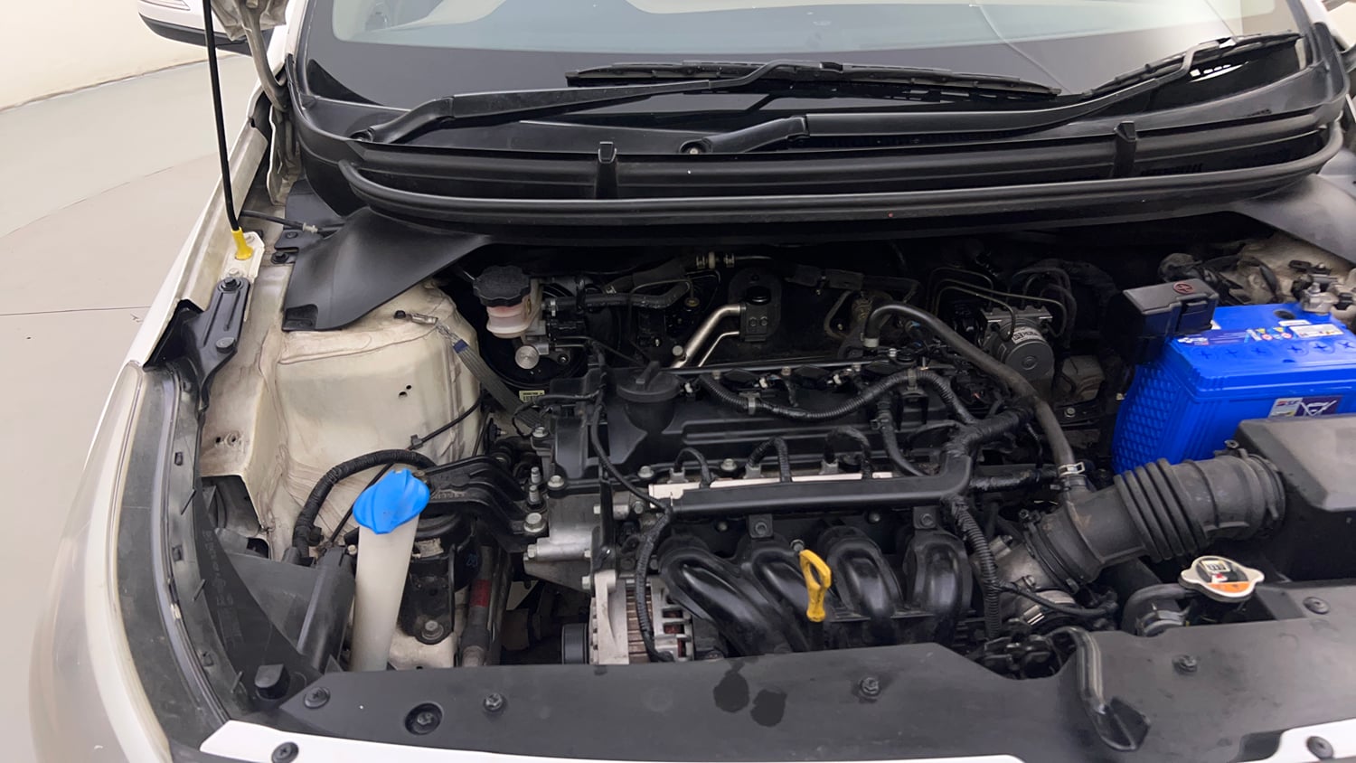 Used 2018 Hyundai Elite i20 Asta 1.2 Petrol Manual engine ENGINE RIGHT SIDE HINGE & APRON VIEW