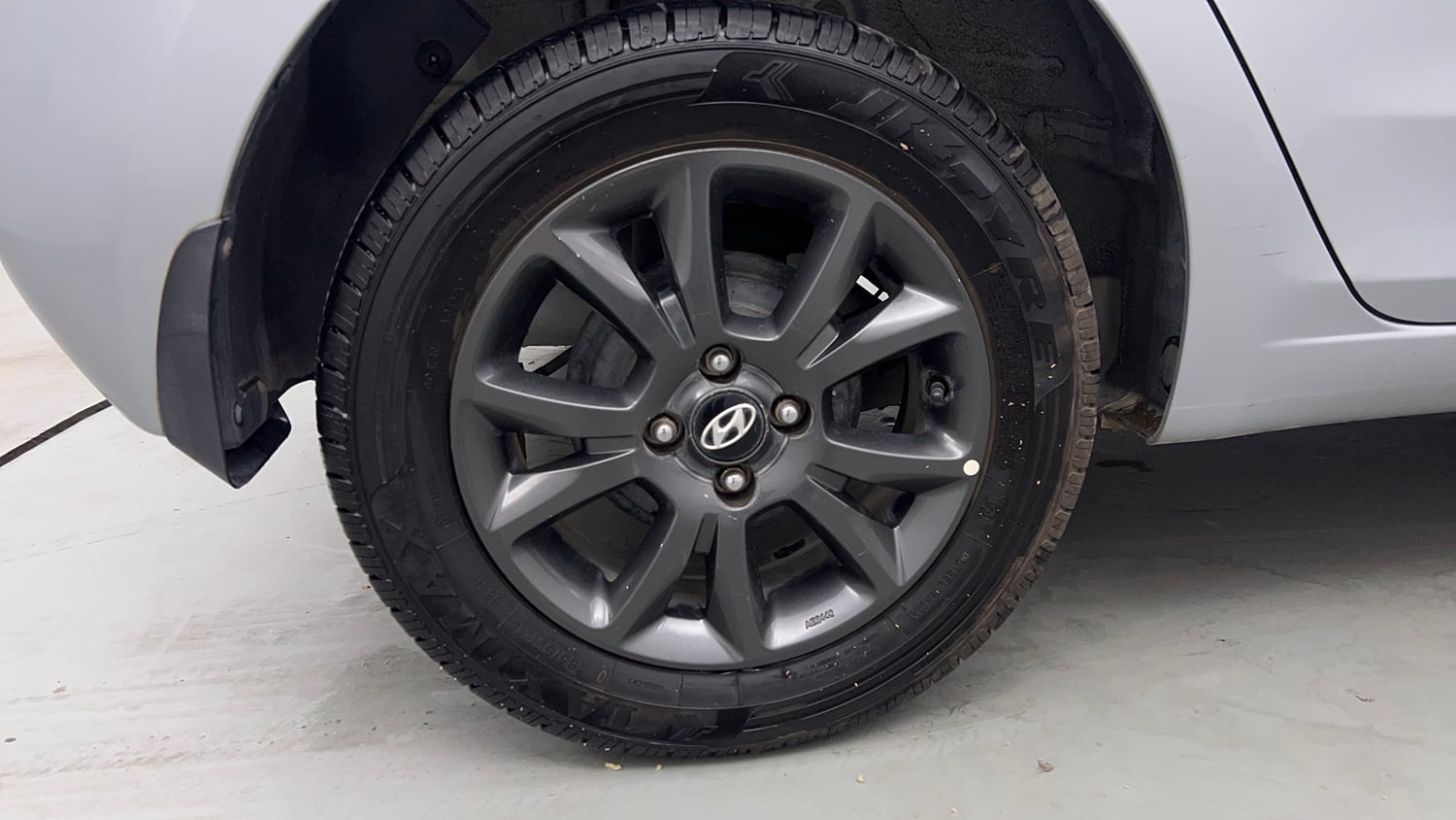 Used 2019 Hyundai Elite i20 Sportz Plus 1.2 Petrol Manual tyres RIGHT REAR TYRE RIM VIEW