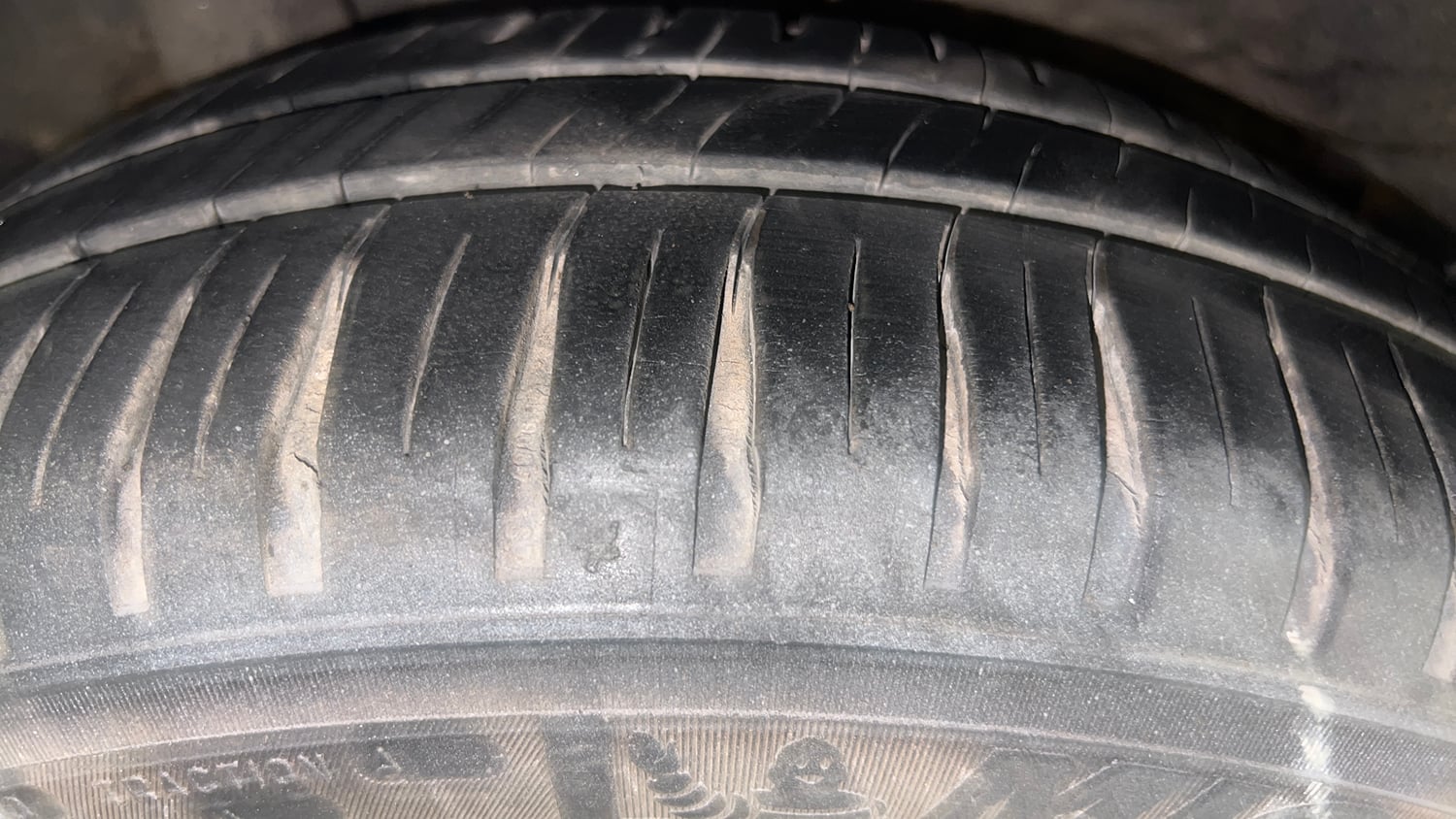 Used 2015 Honda Brio VX AT Petrol Automatic tyres RIGHT REAR TYRE TREAD VIEW