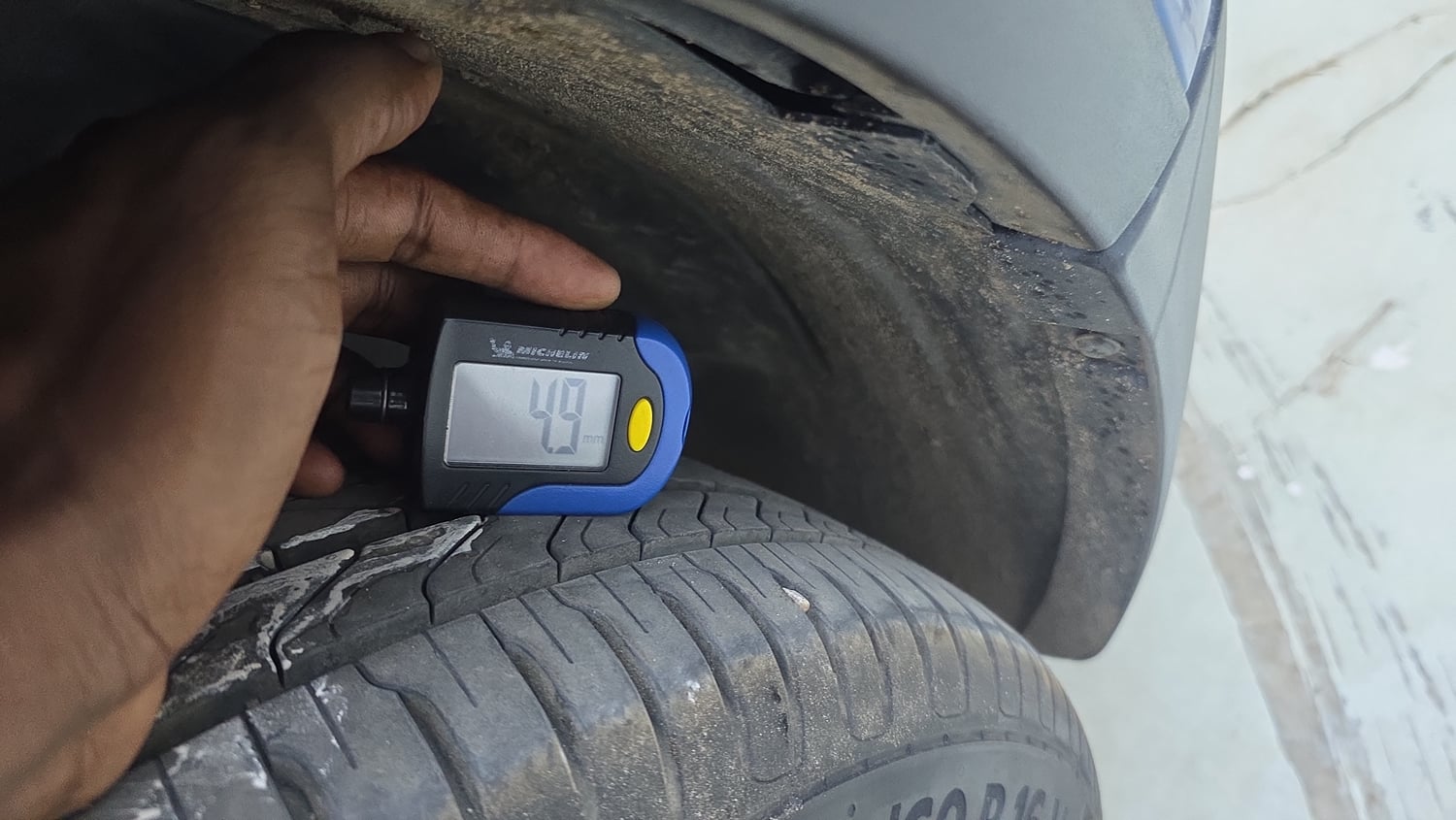 Used 2022 Tata Punch Creative Dual Tone Petrol Manual tyres RIGHT FRONT TYRE TREAD VIEW