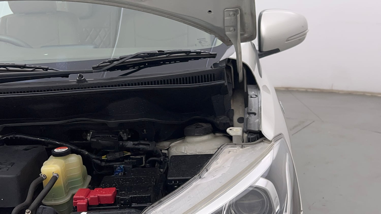 Used 2019 Maruti Suzuki Ertiga ZDi Plus 1.5 Diesel Diesel Manual engine ENGINE LEFT SIDE HINGE & APRON VIEW