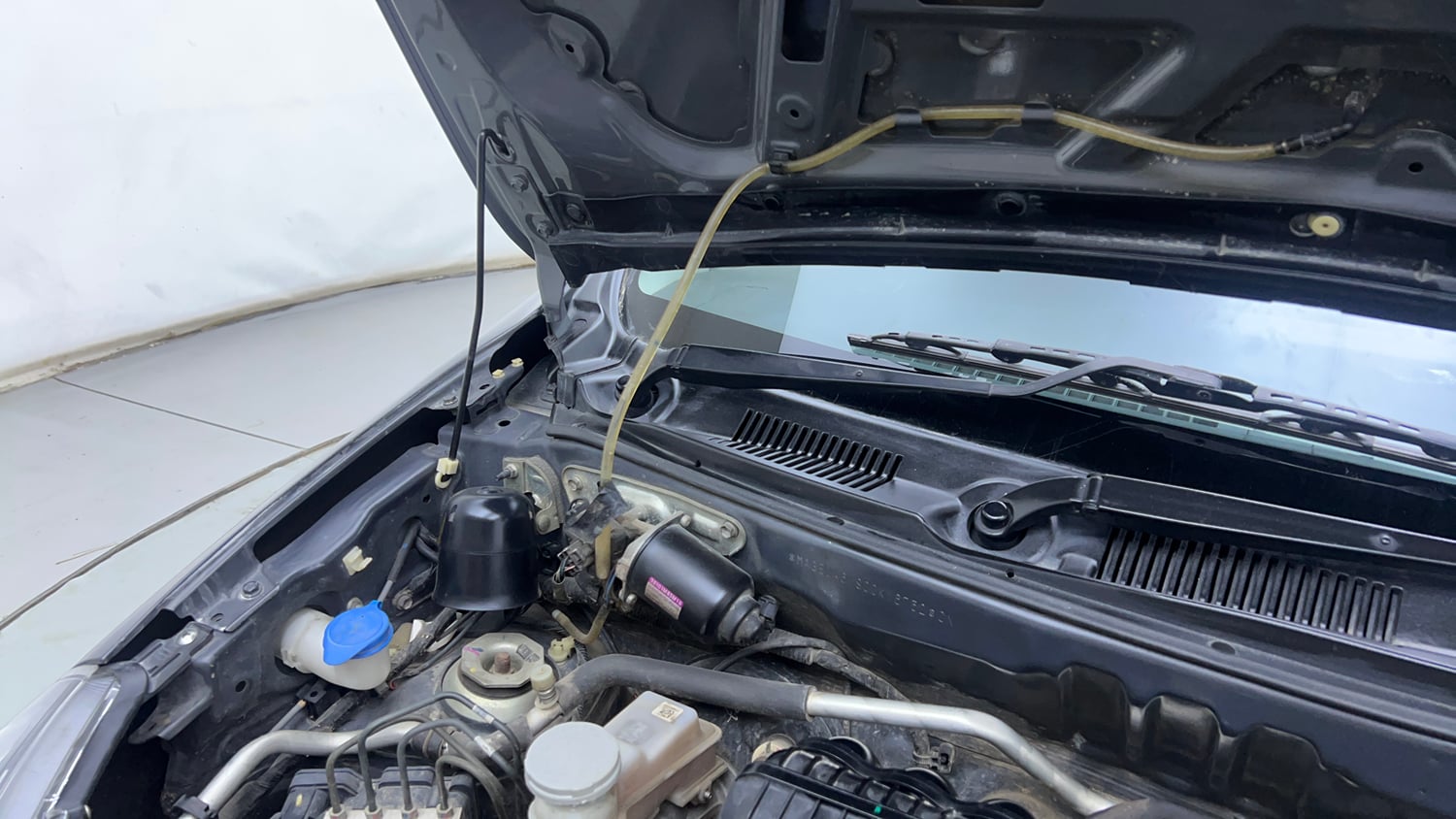 Used 2022 Maruti Suzuki Alto 800 LXi (O) Petrol Manual engine ENGINE RIGHT SIDE HINGE & APRON VIEW