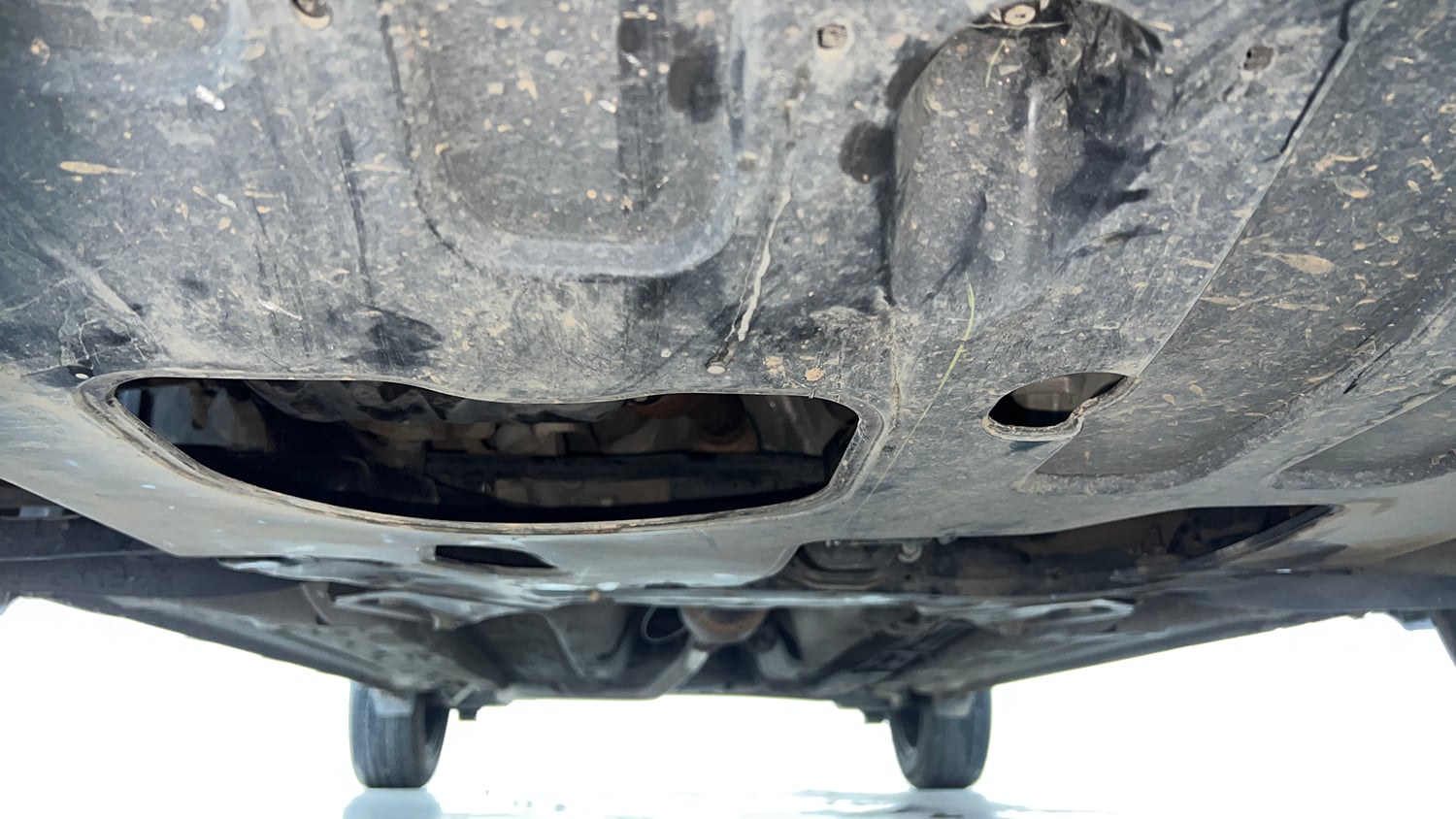 Used 2022 Hyundai Venue S 1.2 Petrol Petrol Manual extra FRONT LEFT UNDERBODY VIEW