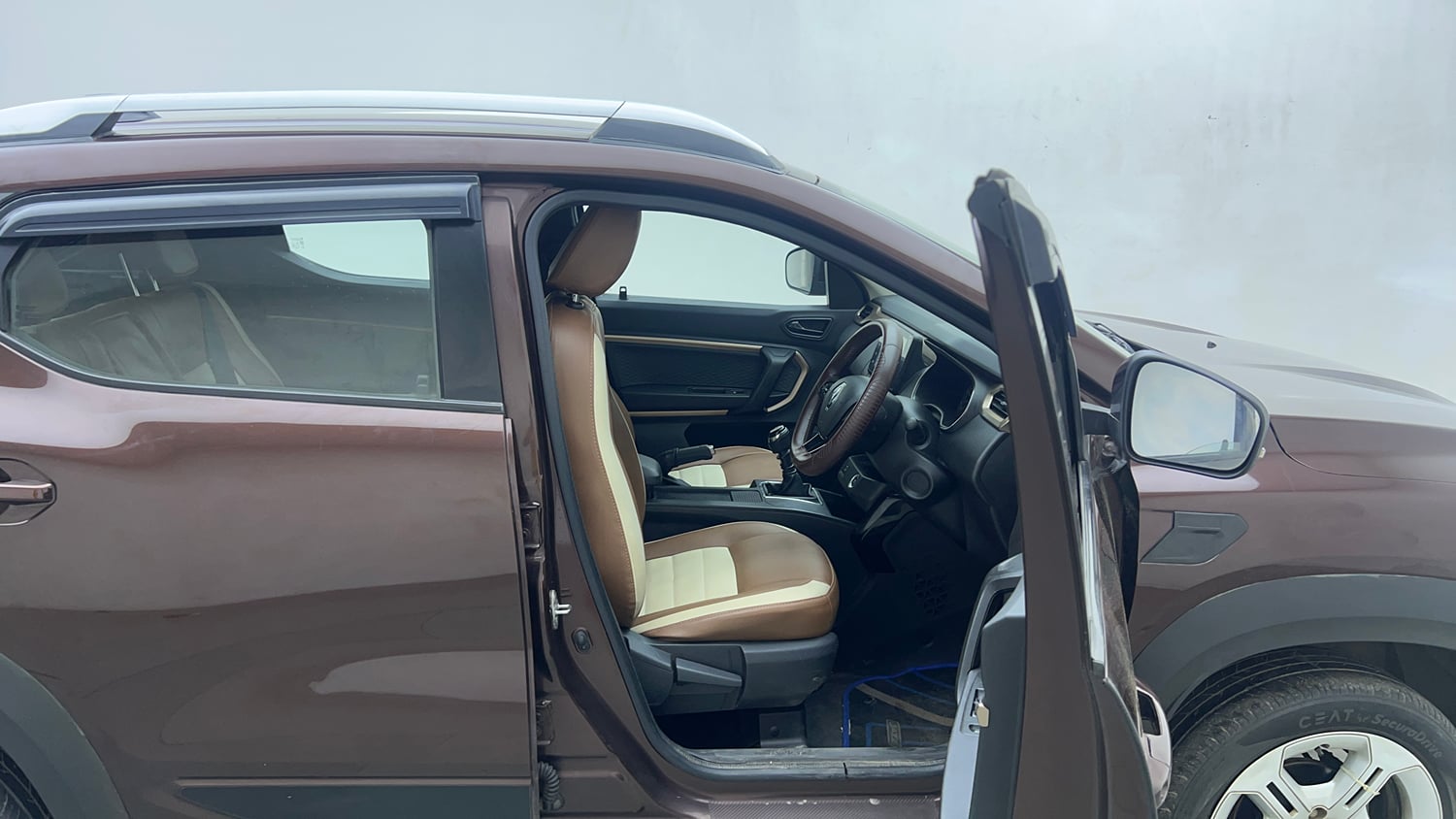 Used 2022 Renault Kiger RXT MT Petrol Manual interior RIGHT SIDE FRONT DOOR CABIN VIEW