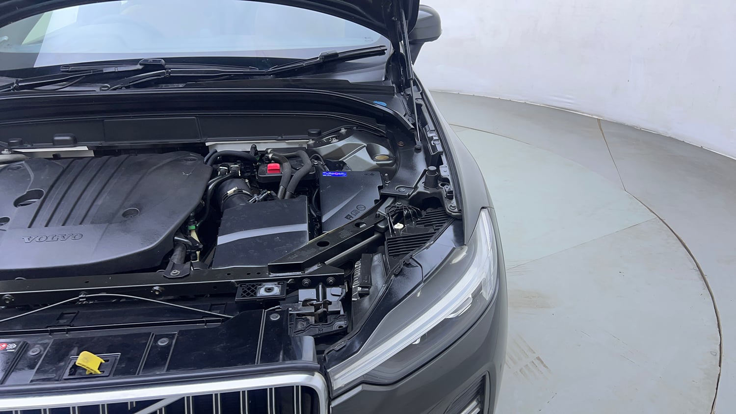 Used 2022 Volvo XC60 B5 Ultimate Petrol Automatic engine ENGINE LEFT SIDE VIEW