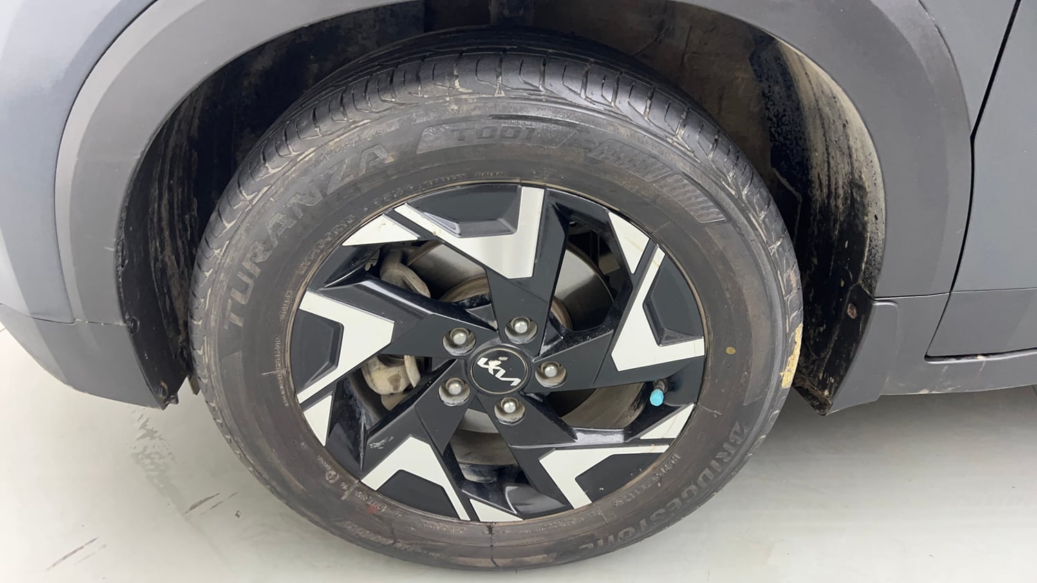 Used 2023 Kia Sonet X Line 1.0 DCT Petrol Automatic tyres LEFT FRONT TYRE RIM VIEW