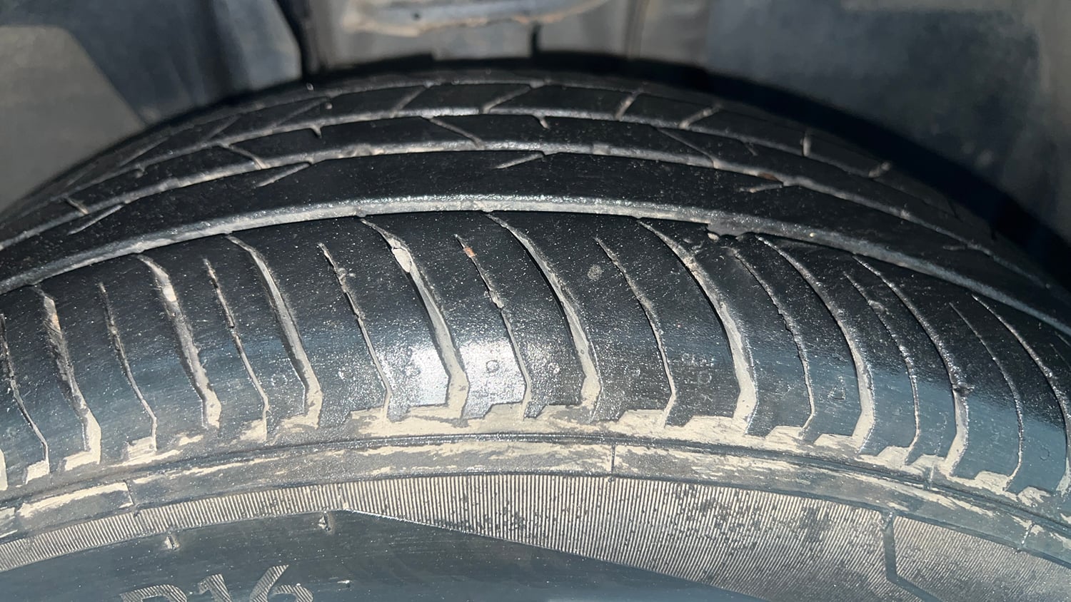Used 2023 Nissan Magnite XL Petrol Manual tyres RIGHT FRONT TYRE TREAD VIEW
