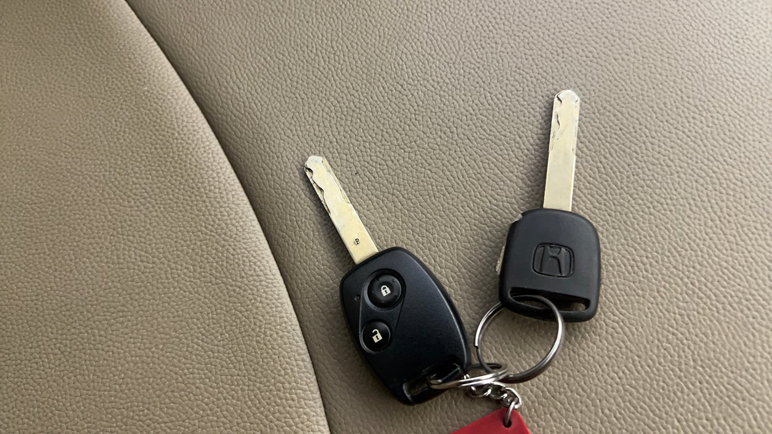 Used 2015 Honda Brio VX AT Petrol Automatic extra CAR KEY VIEW