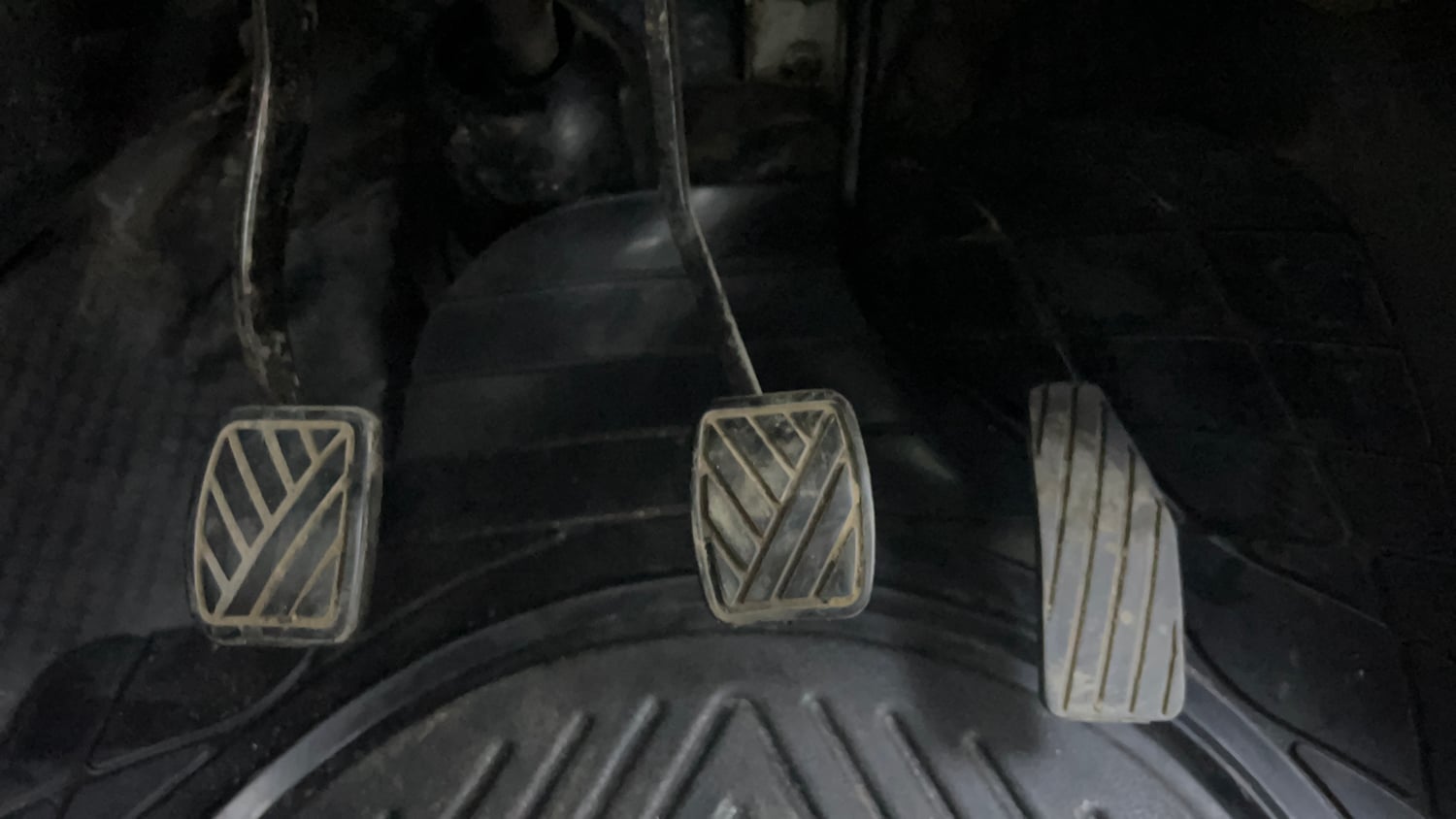 Used 2014 Maruti Suzuki Wagon R VXI Petrol Manual interior PEDALS VIEW