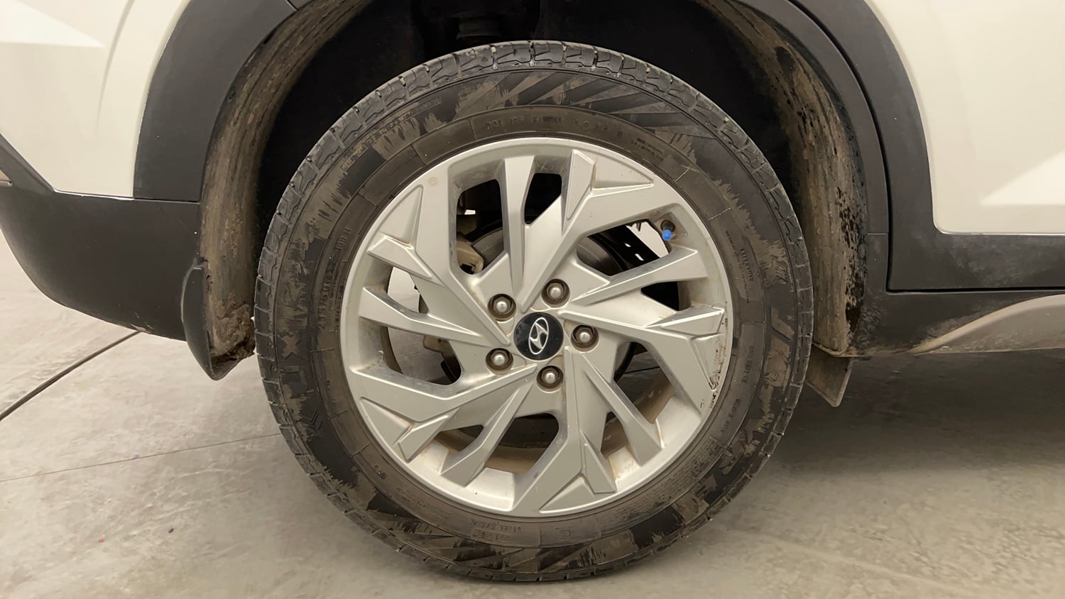 Used 2023 Hyundai Creta SX 1.5 Diesel Diesel Manual tyres RIGHT REAR TYRE RIM VIEW