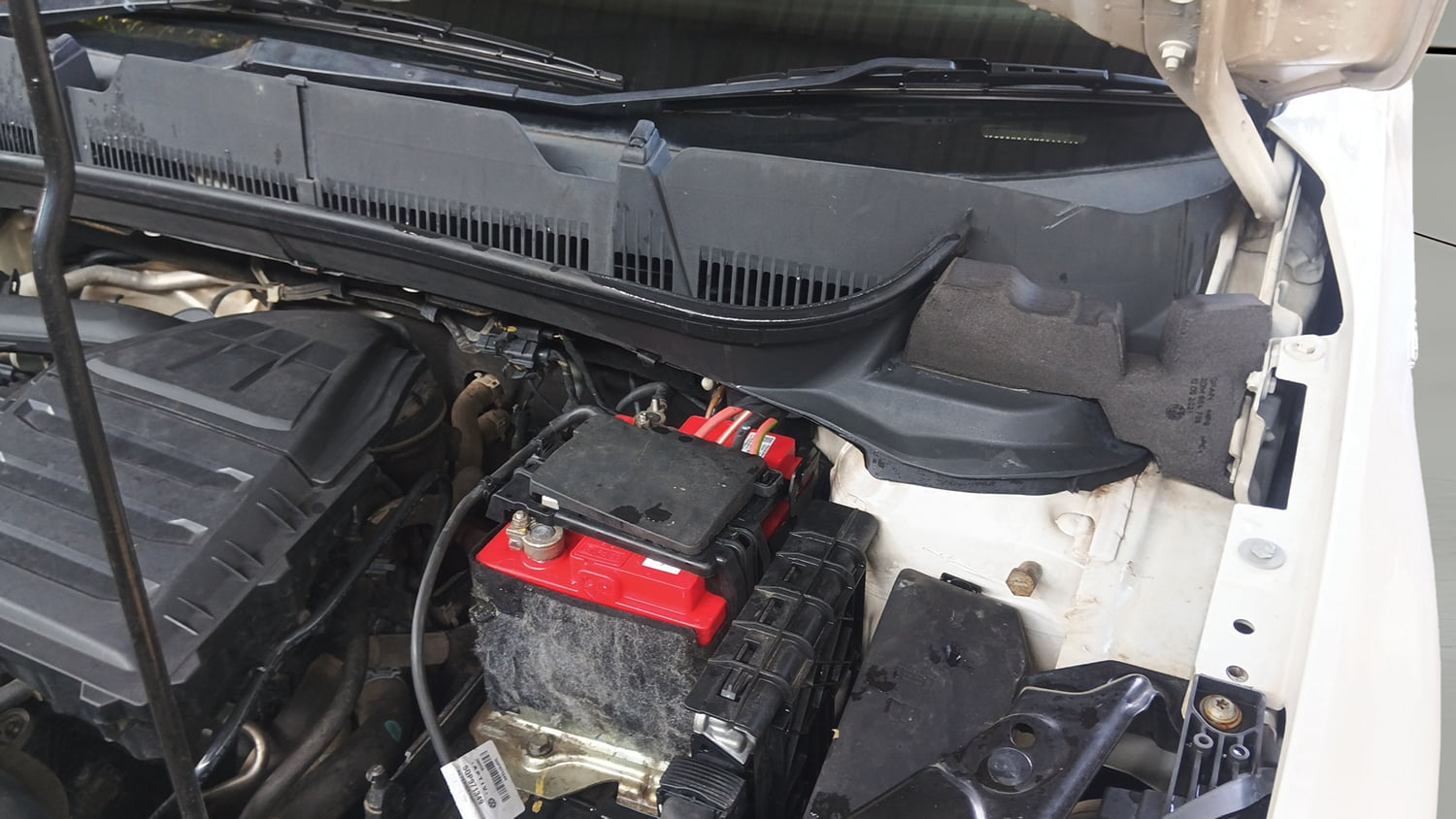 Used 2021 Skoda Kushaq Active 1.0 TSI MT Petrol Manual engine ENGINE LEFT SIDE HINGE & APRON VIEW