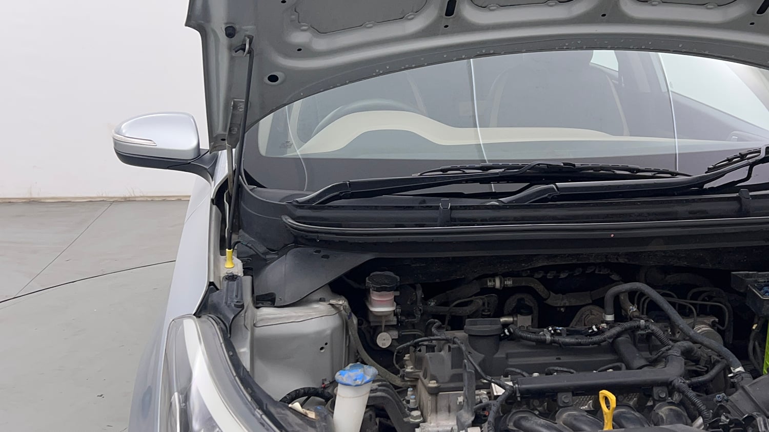 Used 2019 Hyundai Elite i20 Sportz Plus 1.2 Petrol Manual engine ENGINE RIGHT SIDE HINGE & APRON VIEW