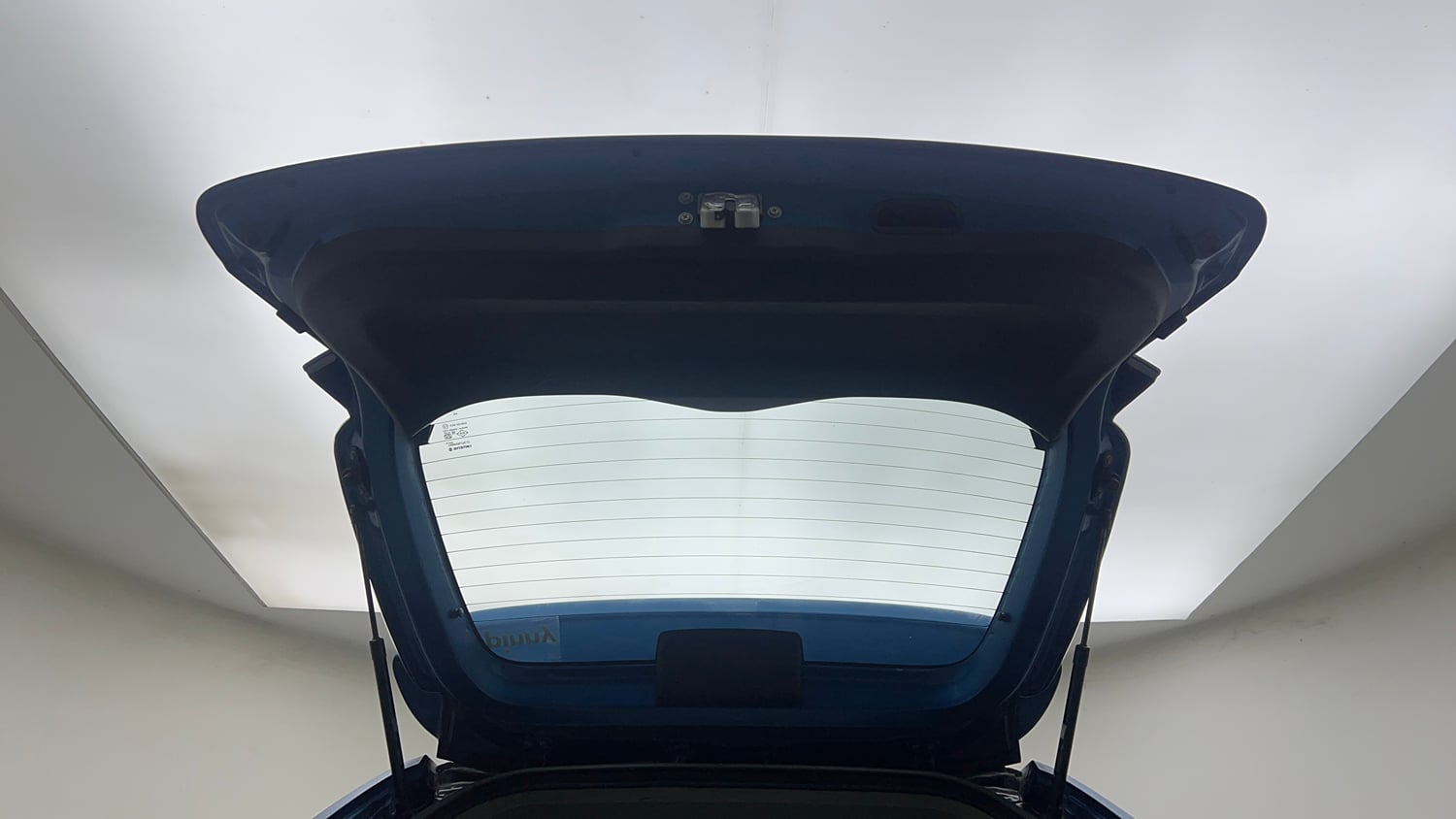 Used 2017 Maruti Suzuki Ignis  Zeta Dual Tone MT Petrol Petrol Manual interior DICKY DOOR OPEN VIEW