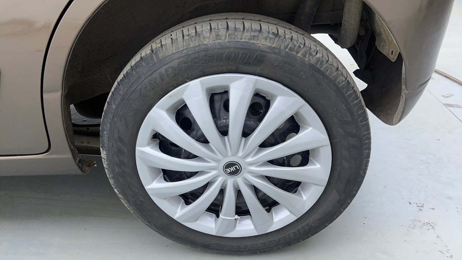 Used 2014 Maruti Suzuki Wagon R VXI Petrol Manual tyres LEFT REAR TYRE RIM VIEW