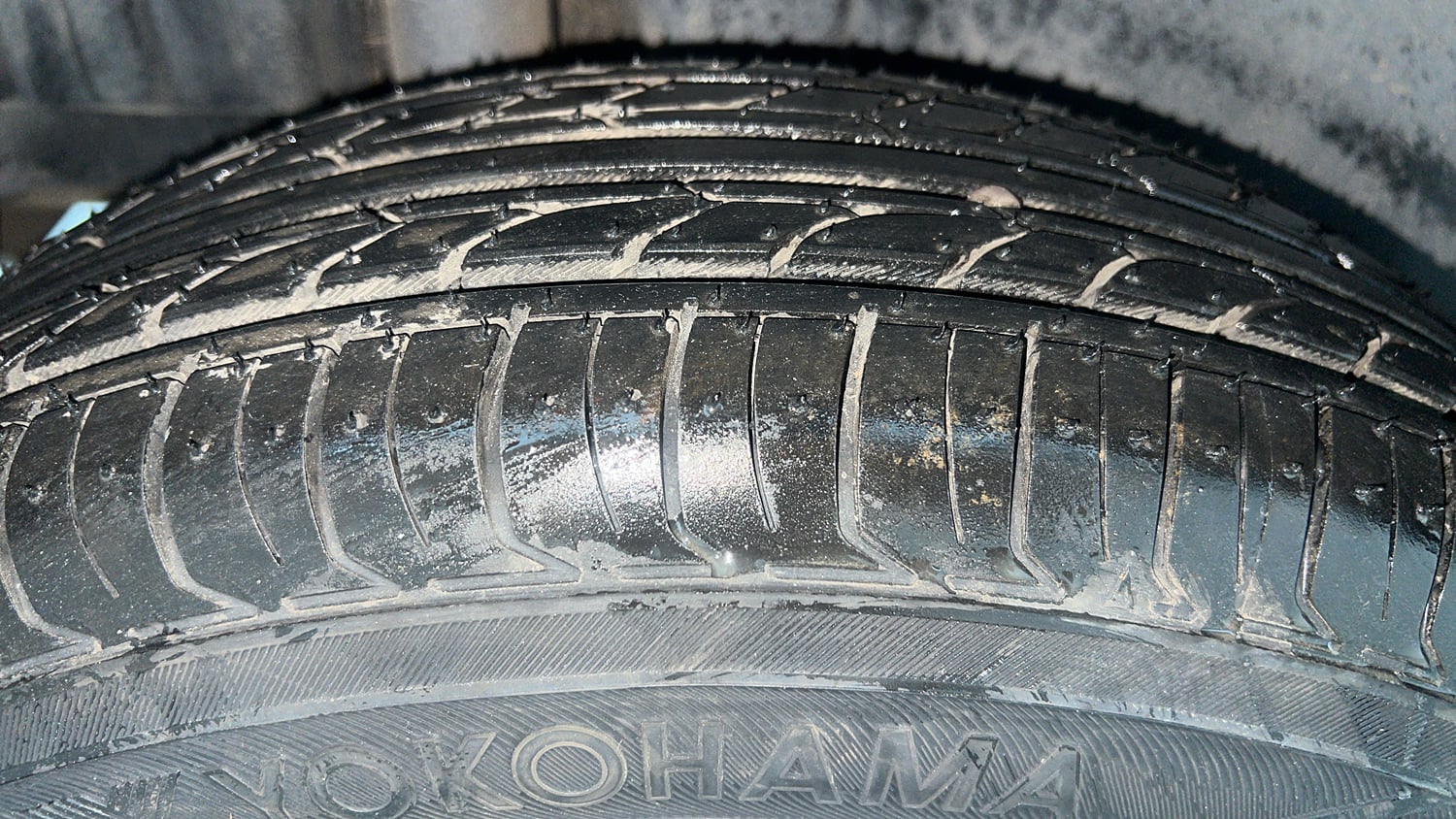 Used 2015 Maruti Suzuki Swift Lxi (O) Petrol Manual tyres RIGHT REAR TYRE TREAD VIEW