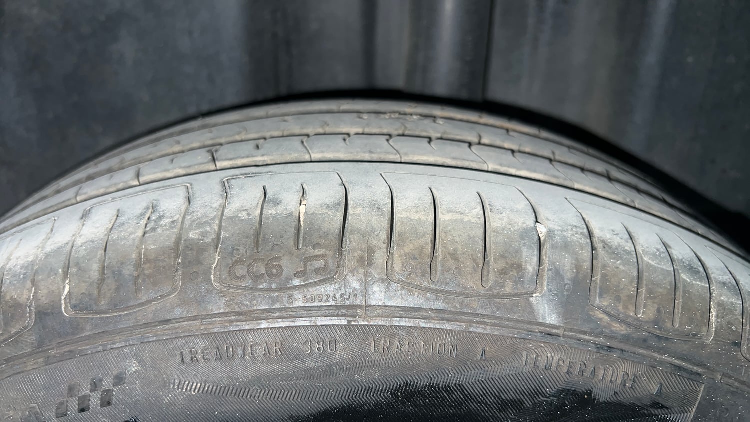 Used 2014 Volkswagen Vento Highline Diesel Diesel Manual tyres LEFT REAR TYRE TREAD VIEW