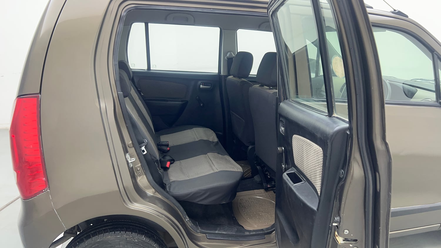Used 2014 Maruti Suzuki Wagon R LXI CNG Cng Manual interior RIGHT SIDE REAR DOOR CABIN VIEW