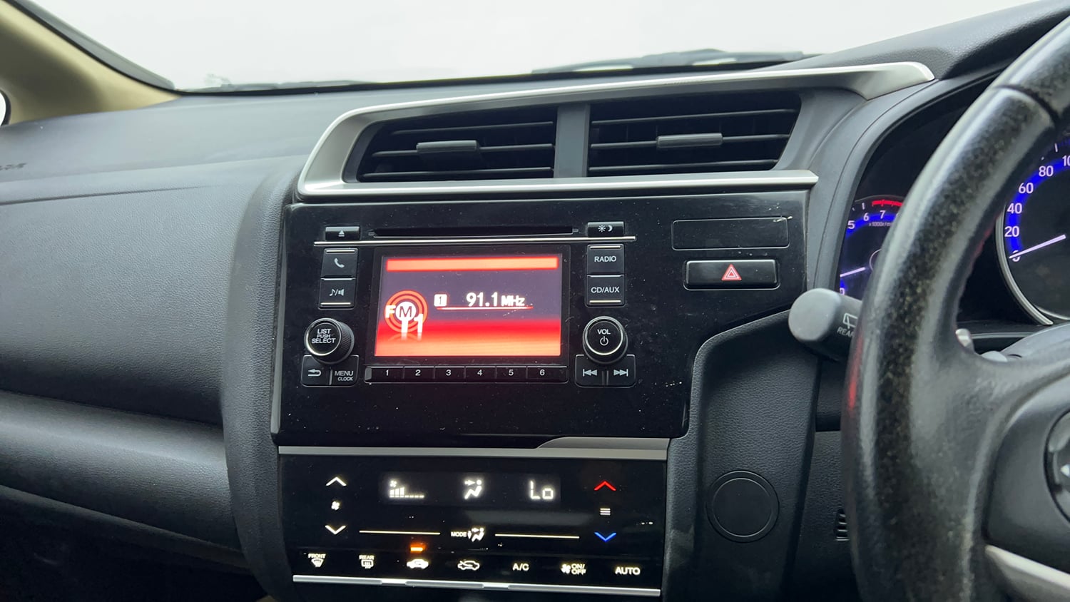 Used 2016 Honda Jazz V AT Petrol Petrol Automatic top_features Integrated (in-dash) music system