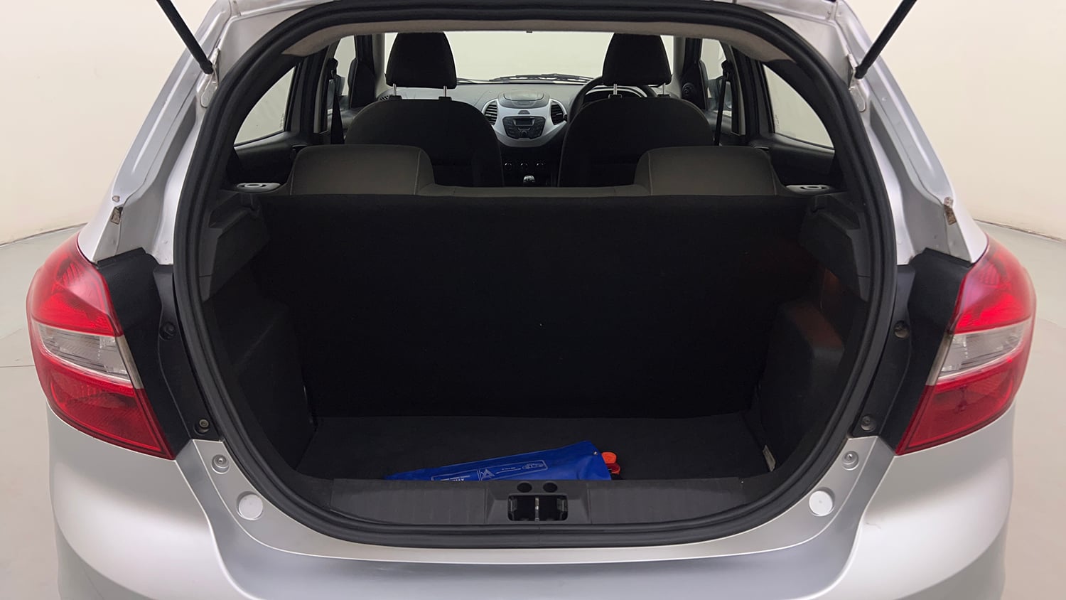 Used 2016 Ford Figo Trend 1.2 Ti-VCT Petrol Manual interior DICKY INSIDE VIEW