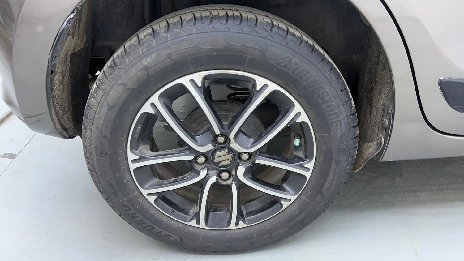 Used 2021 Maruti Suzuki Swift ZXi Plus Petrol Manual tyres RIGHT REAR TYRE RIM VIEW