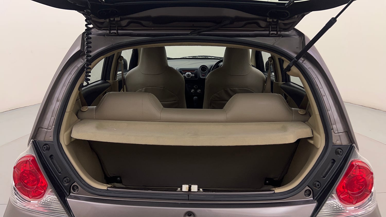 Used 2015 Honda Brio VX AT Petrol Automatic interior DICKY INSIDE VIEW