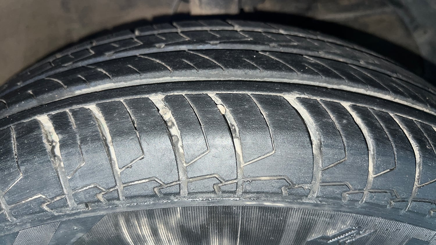 Used 2021 Maruti Suzuki Swift VXi Petrol Manual tyres RIGHT FRONT TYRE TREAD VIEW