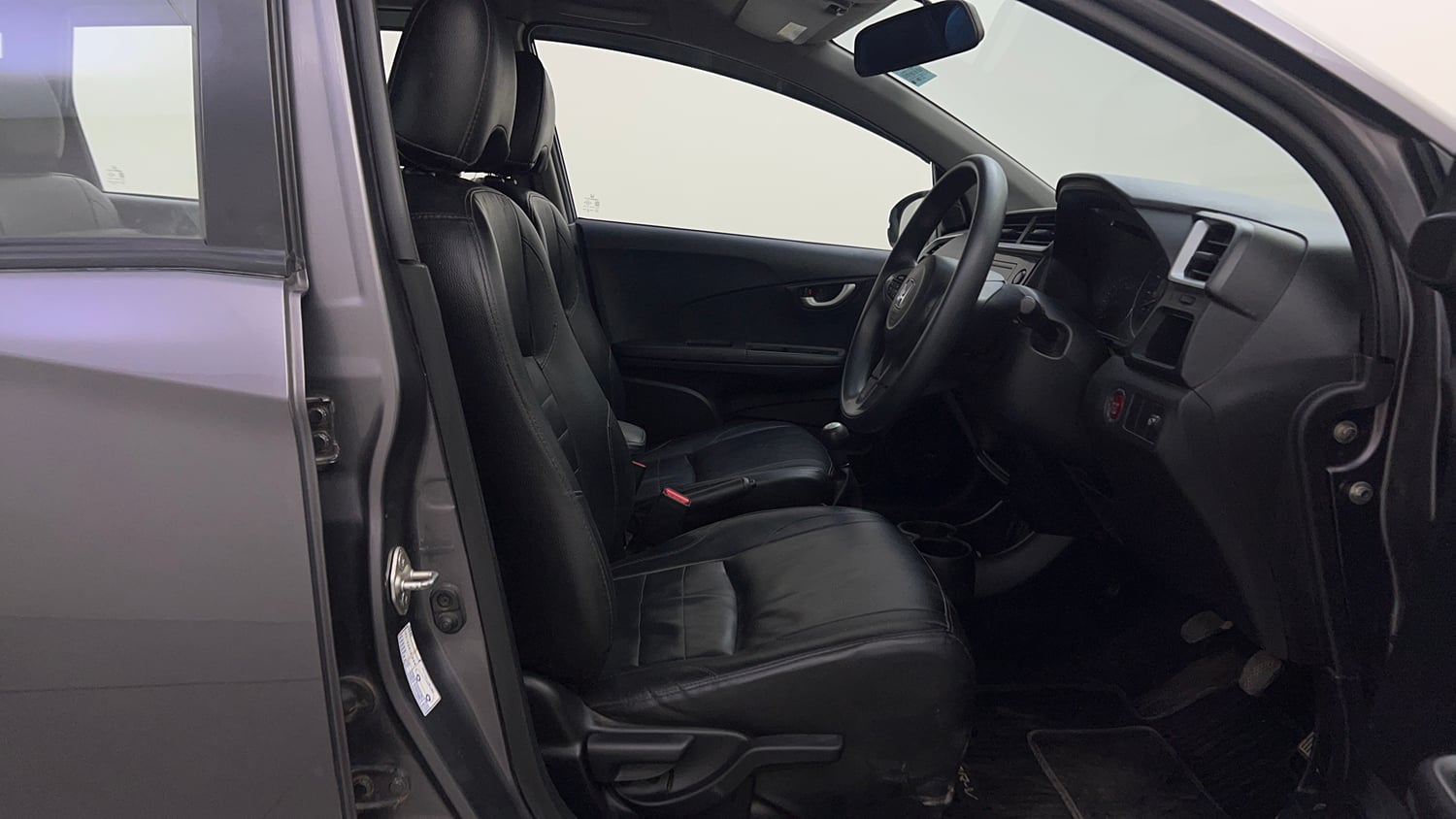 Used 2018 Honda BR-V V Petrol Petrol Manual interior RIGHT SIDE FRONT DOOR CABIN VIEW