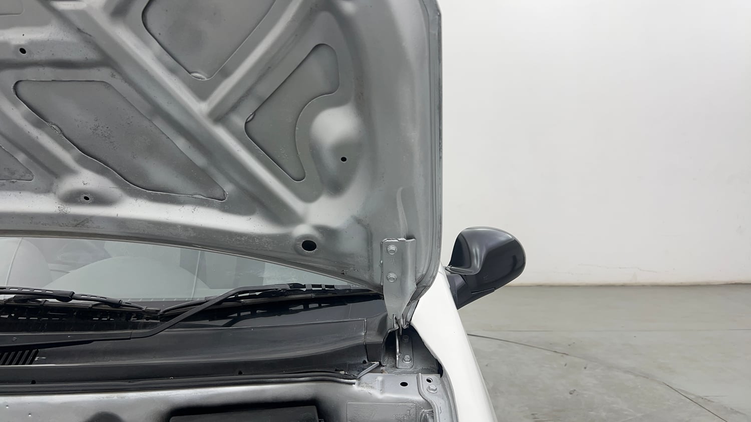 Used 2018 Maruti Suzuki Alto 800 VXi Petrol Manual engine ENGINE LEFT SIDE HINGE & APRON VIEW