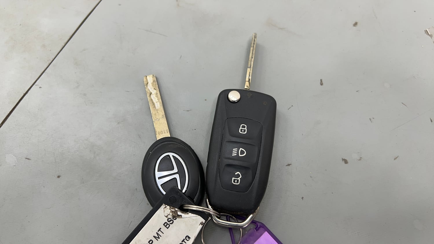 Used 2023 Tata Punch Adventure MT Petrol Manual extra CAR KEY VIEW