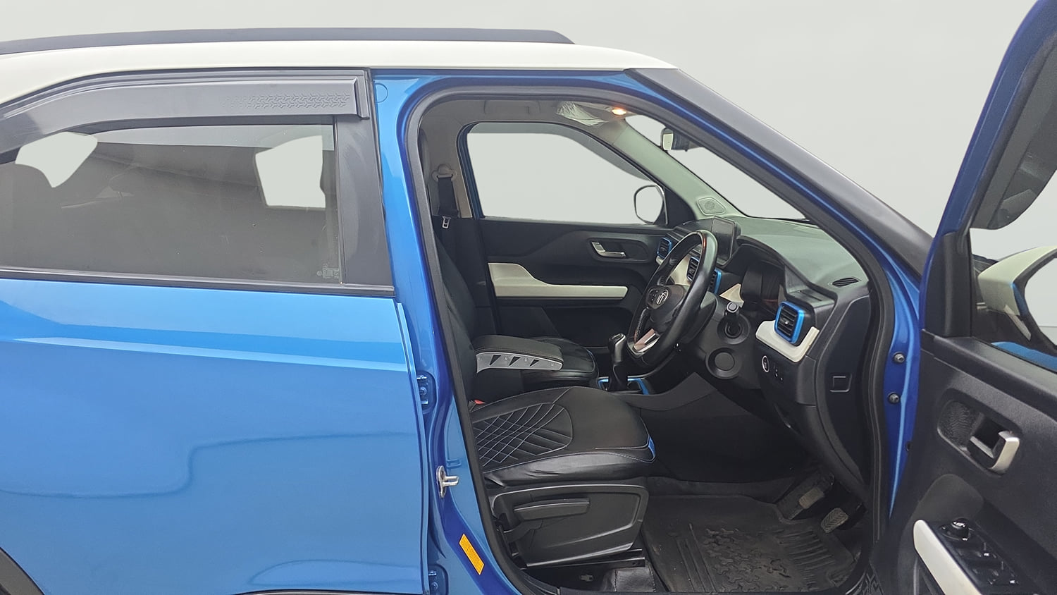 Used 2022 Tata Punch Creative Dual Tone Petrol Manual interior RIGHT SIDE FRONT DOOR CABIN VIEW