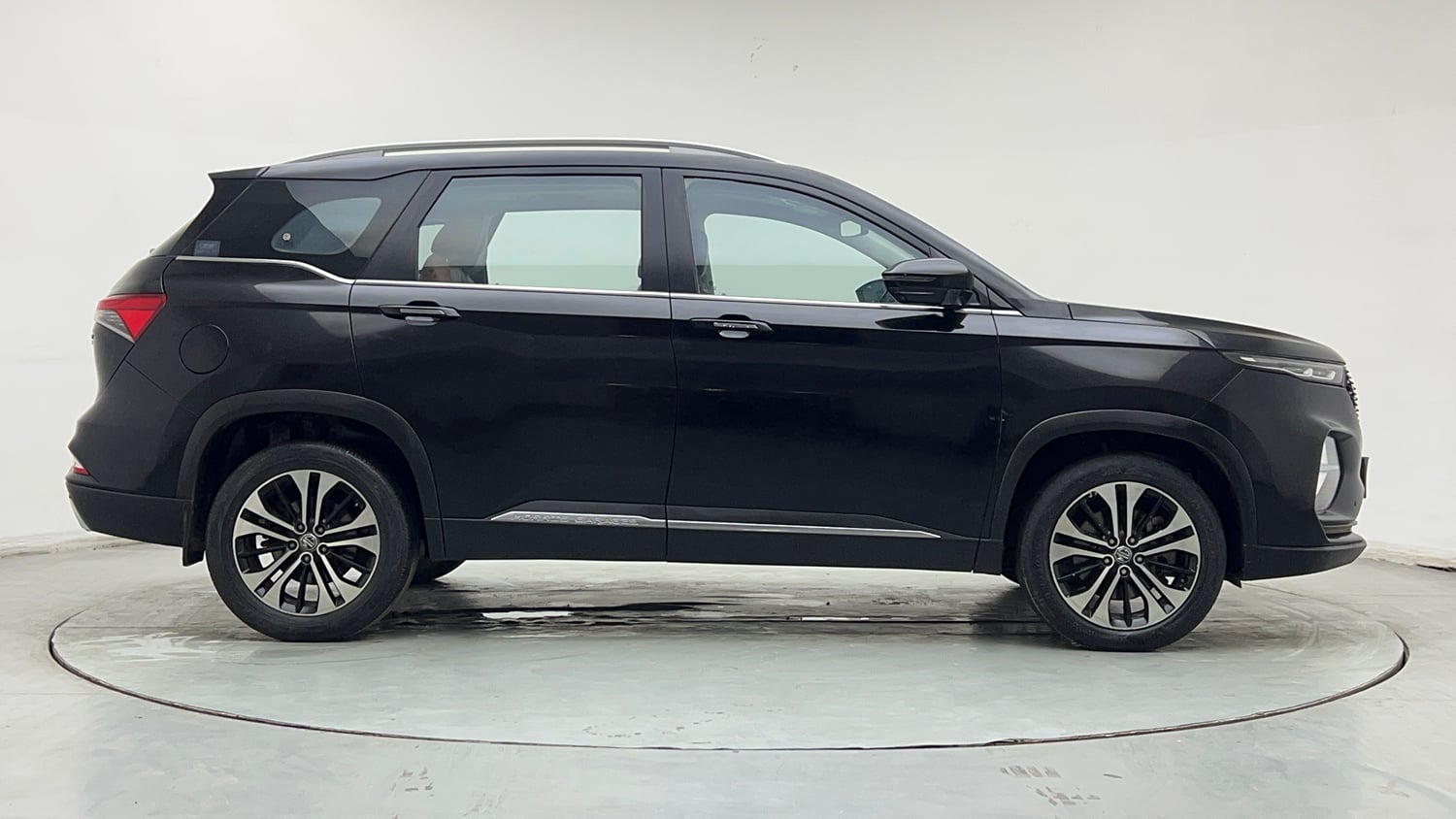 Used 2021 MG Motors Hector Plus Sharp 1.5 Petrol Turbo CVT 6-STR Petrol Automatic exterior RIGHT SIDE VIEW