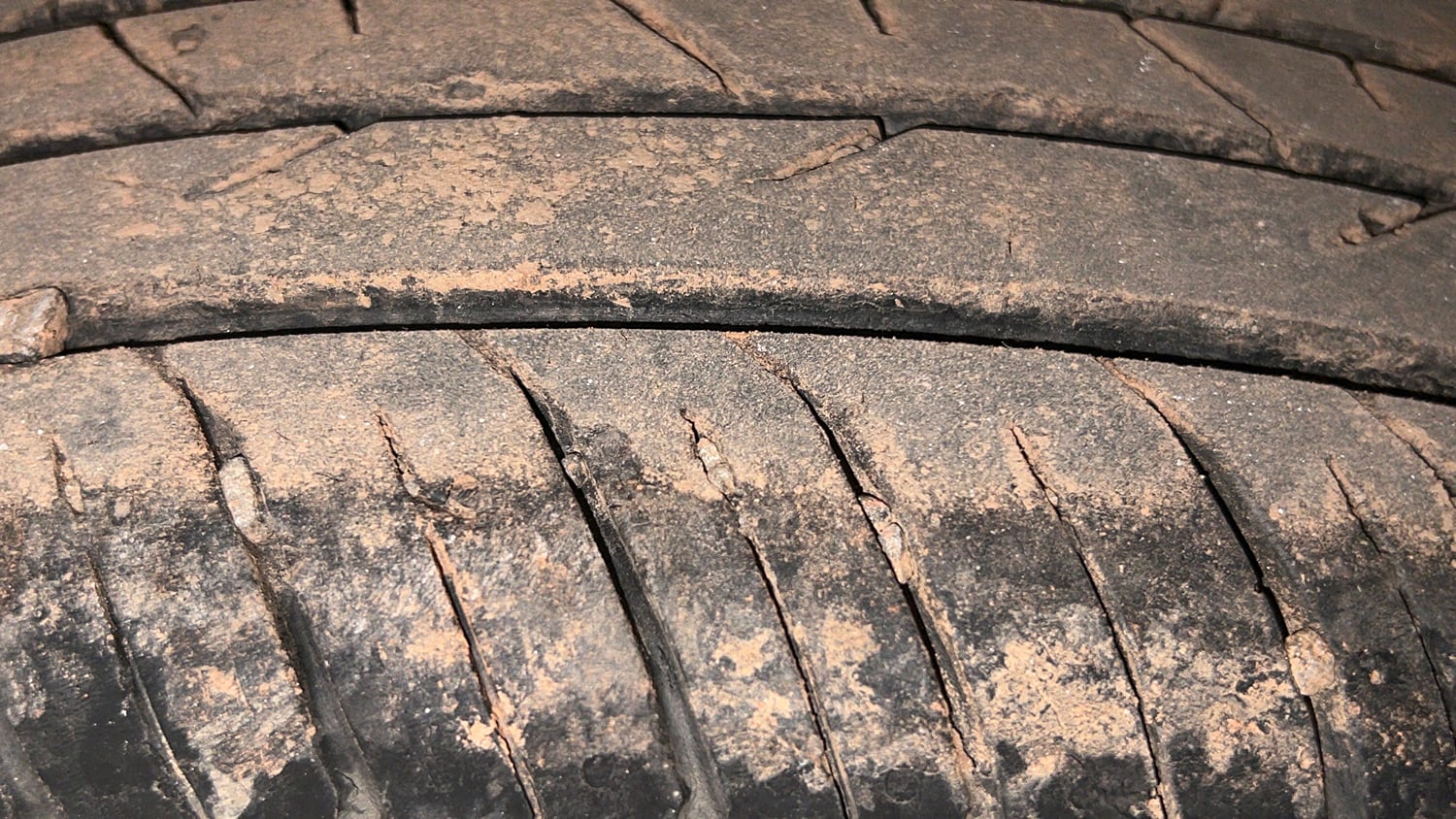 Used 2022 Renault Kiger RXZ Turbo MT Dual Tone Petrol Manual tyres LEFT REAR TYRE TREAD VIEW