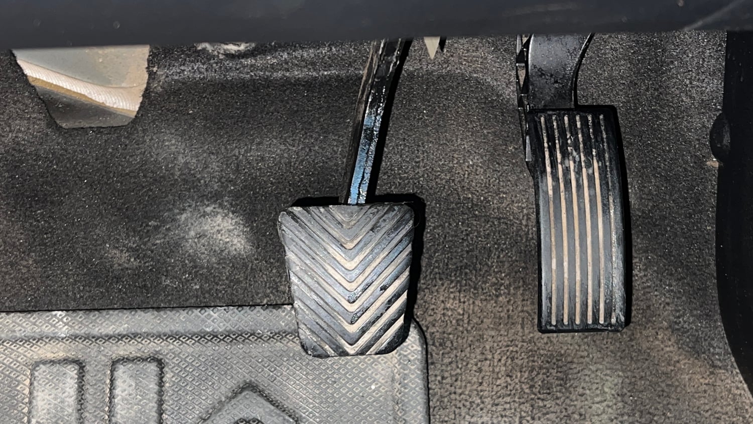 Used 2020 Kia Sonet HTX Plus 1.0 iMT Petrol Manual interior PEDALS VIEW