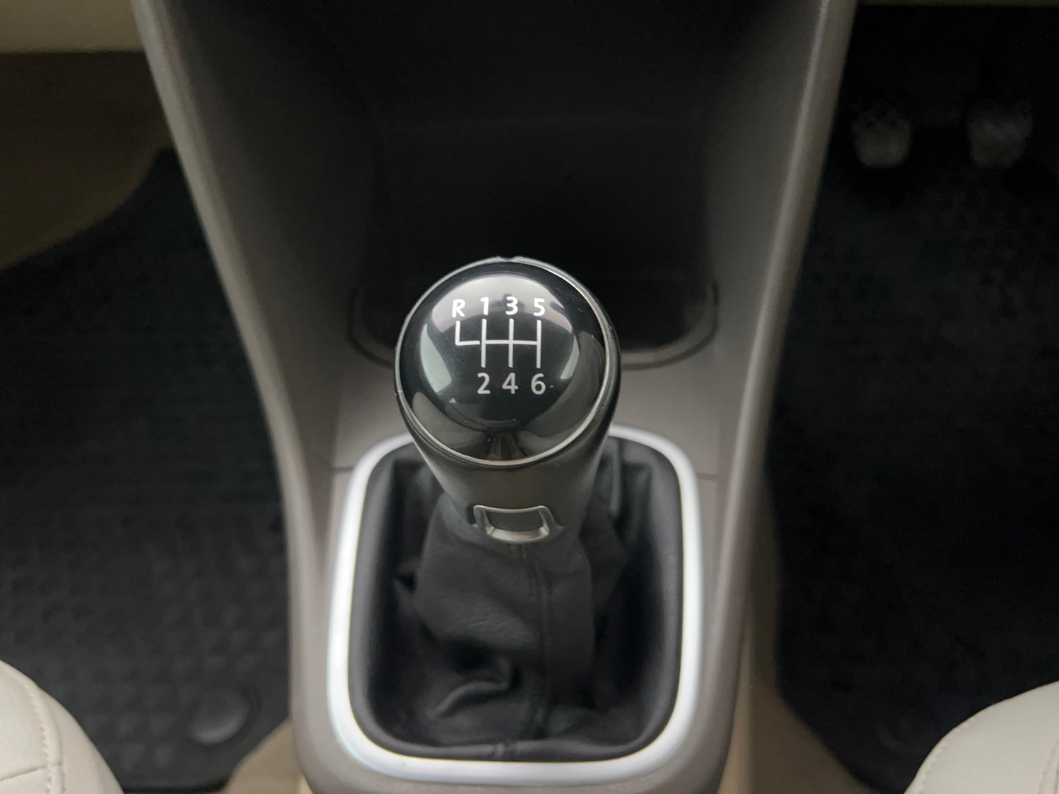 Used 2021 Volkswagen Vento Highline 1.0L TSI Petrol Manual interior GEAR  KNOB VIEW