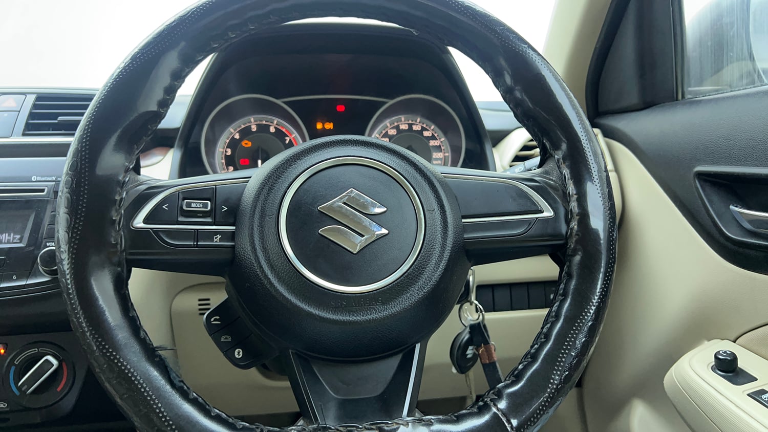 Used 2019 Maruti Suzuki Dzire VXi AMT Petrol Automatic top_features Steering mounted controls