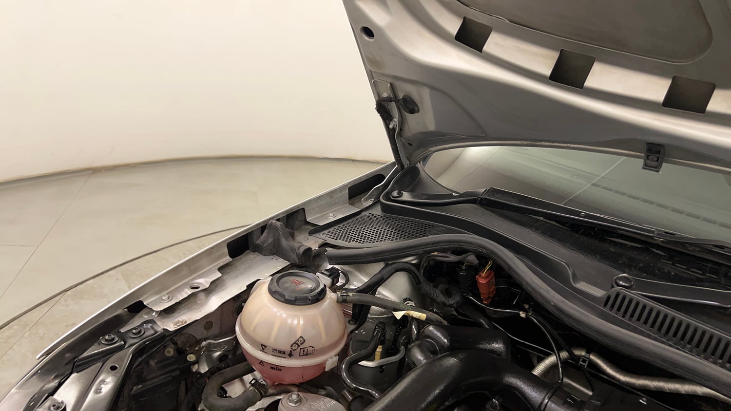 Used 2019 Volkswagen Polo Highline Plus 1.0 (P) 16 Alloy Petrol Manual engine ENGINE RIGHT SIDE HINGE & APRON VIEW