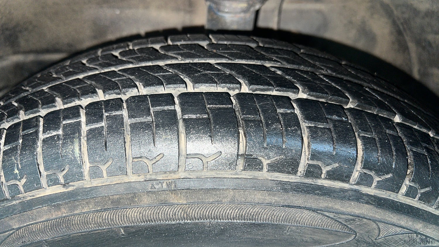 Used 2014 Maruti Suzuki Wagon R LXI CNG Cng Manual tyres LEFT FRONT TYRE TREAD VIEW
