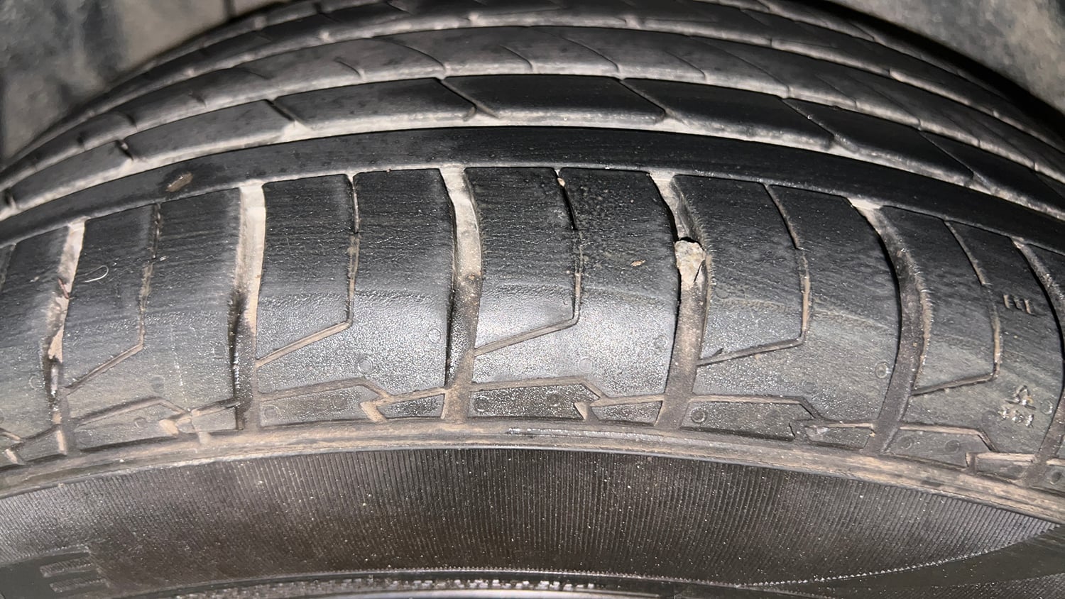 Used 2022 Hyundai Creta SX (O) 1.5 Petrol IVT Knight Petrol Automatic tyres RIGHT REAR TYRE TREAD VIEW