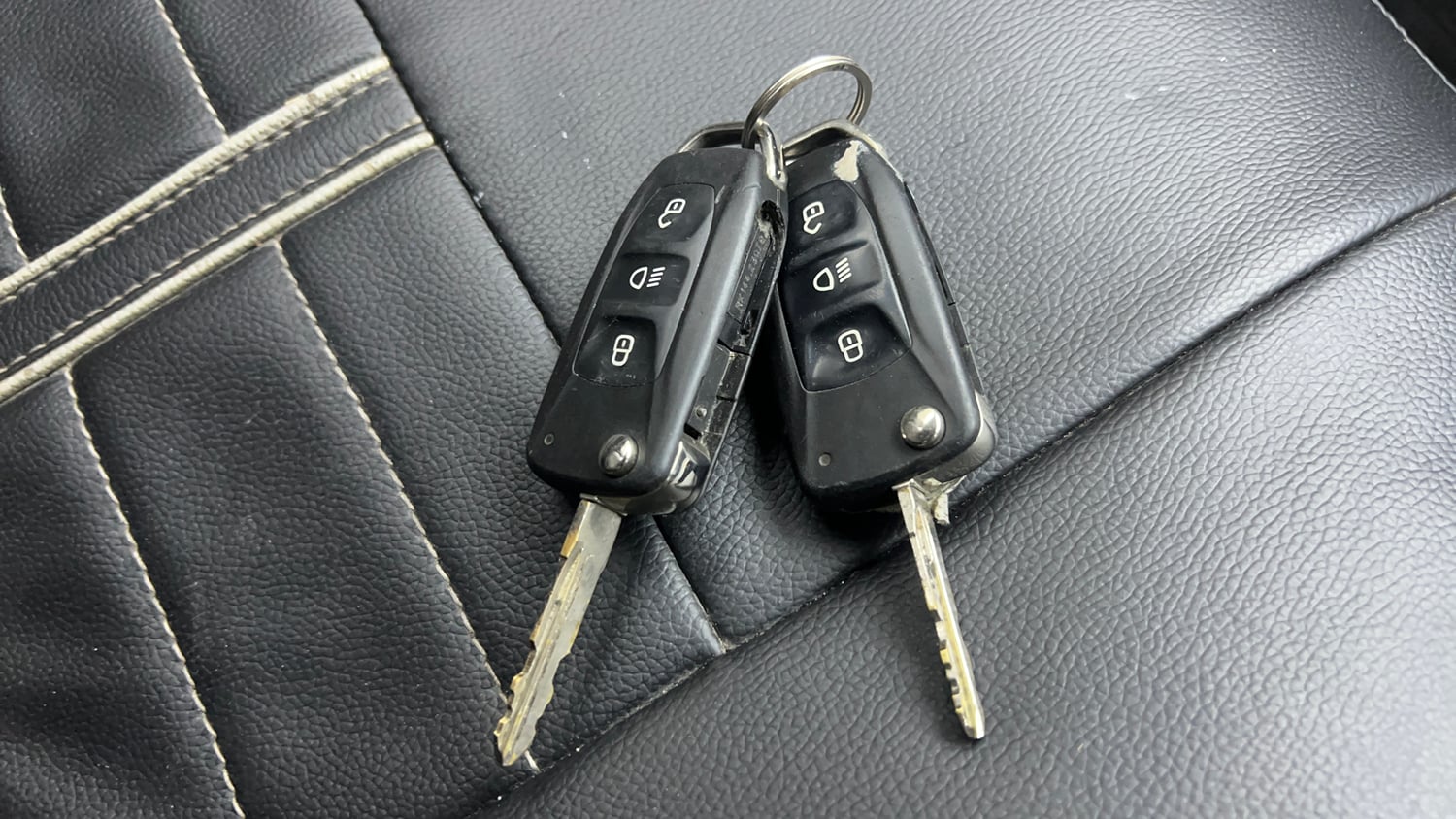 Used 2017 Tata Tiago Revotron XZ Petrol Manual extra CAR KEY VIEW