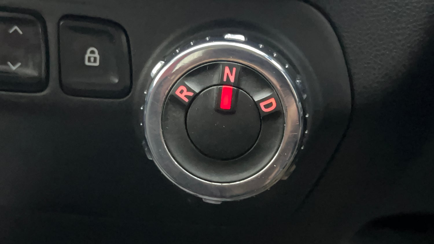 Used 2018 Renault Kwid 1.0 RXT AMT Opt Petrol Automatic interior GEAR  KNOB VIEW