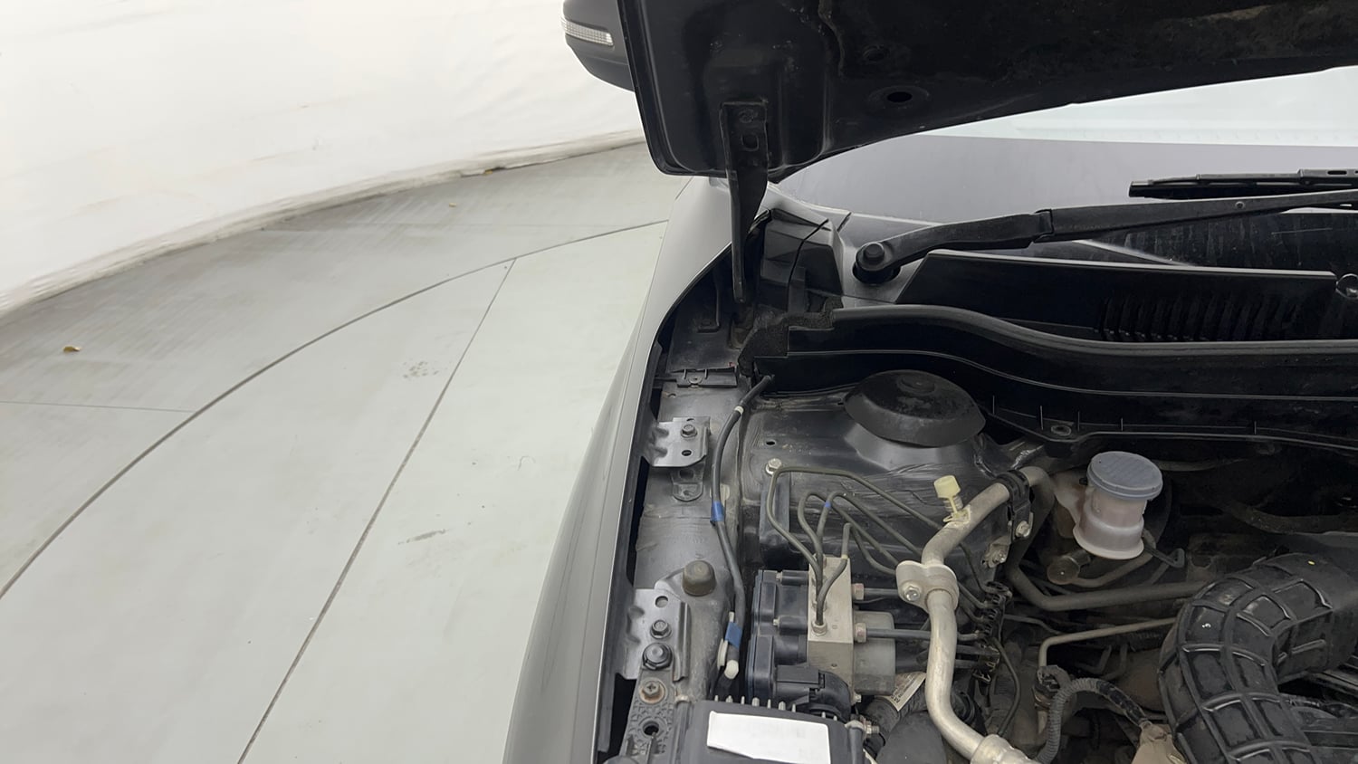 Used 2021 Maruti Suzuki Vitara Brezza ZXi Plus AT SHVS Petrol Automatic engine ENGINE RIGHT SIDE HINGE & APRON VIEW