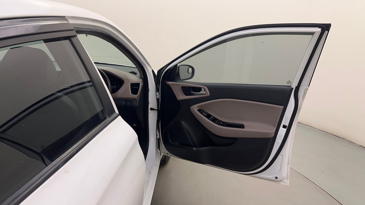 Used 2018 Hyundai Elite i20 Asta 1.2 Petrol Manual interior RIGHT FRONT DOOR OPEN VIEW