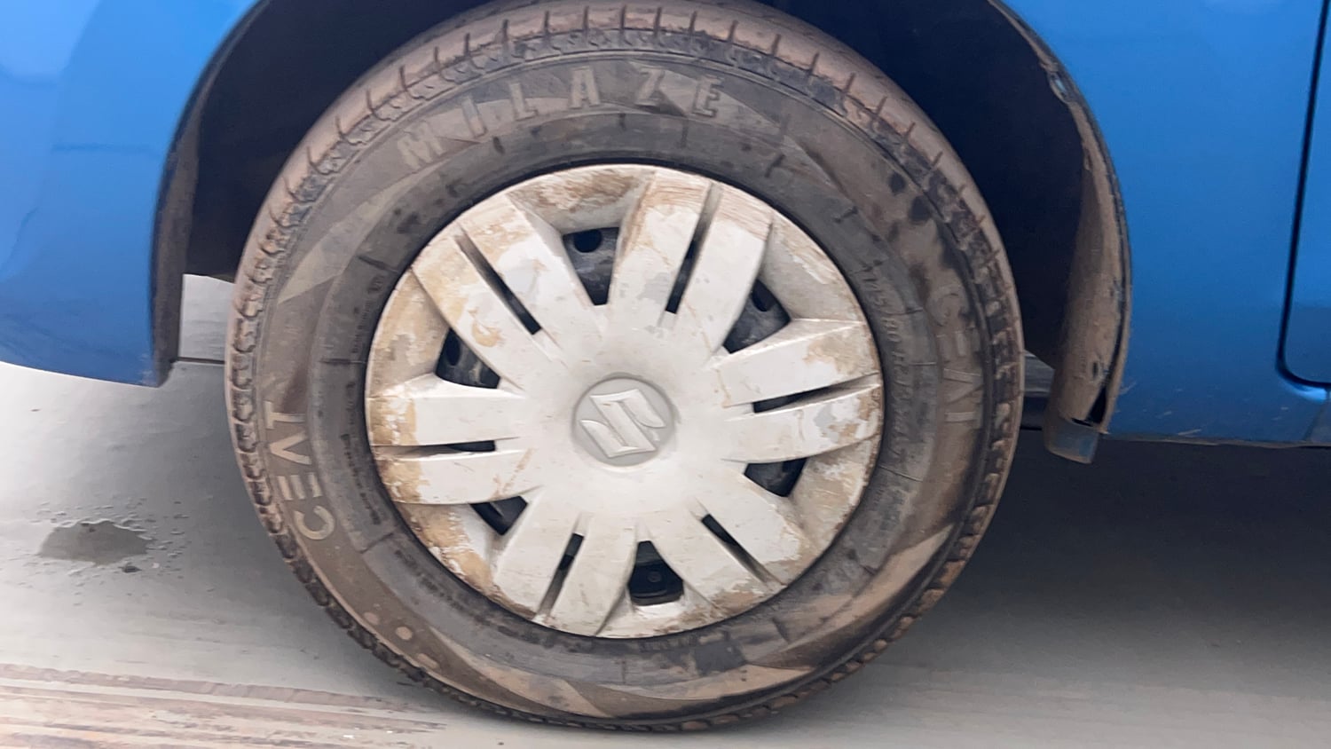 Used 2017 Maruti Suzuki Alto 800 LXi Petrol Manual tyres LEFT FRONT TYRE RIM VIEW