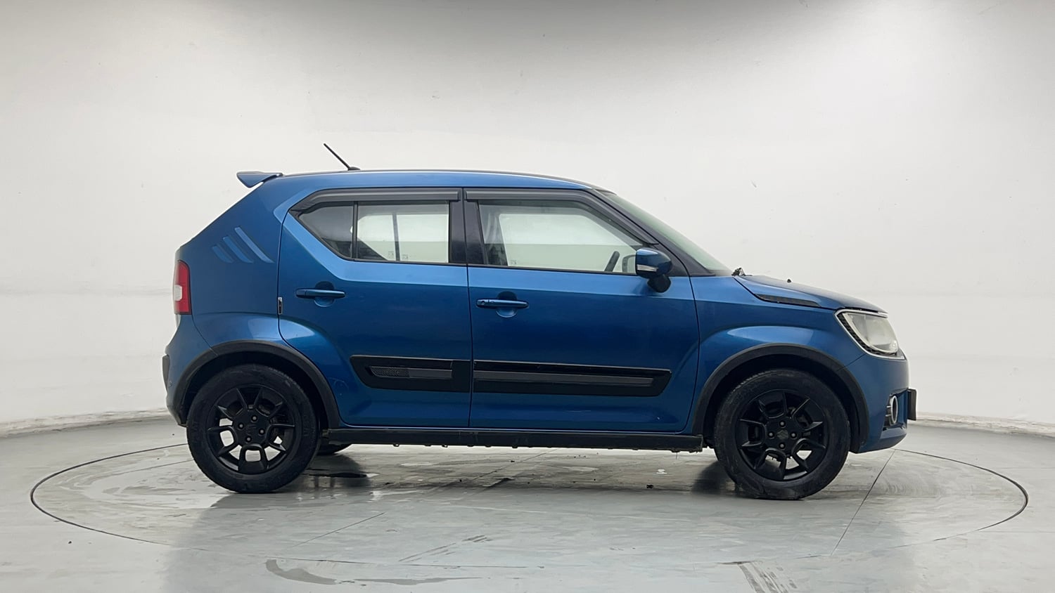 Used 2017 Maruti Suzuki Ignis  Zeta Dual Tone MT Petrol Petrol Manual exterior RIGHT SIDE VIEW