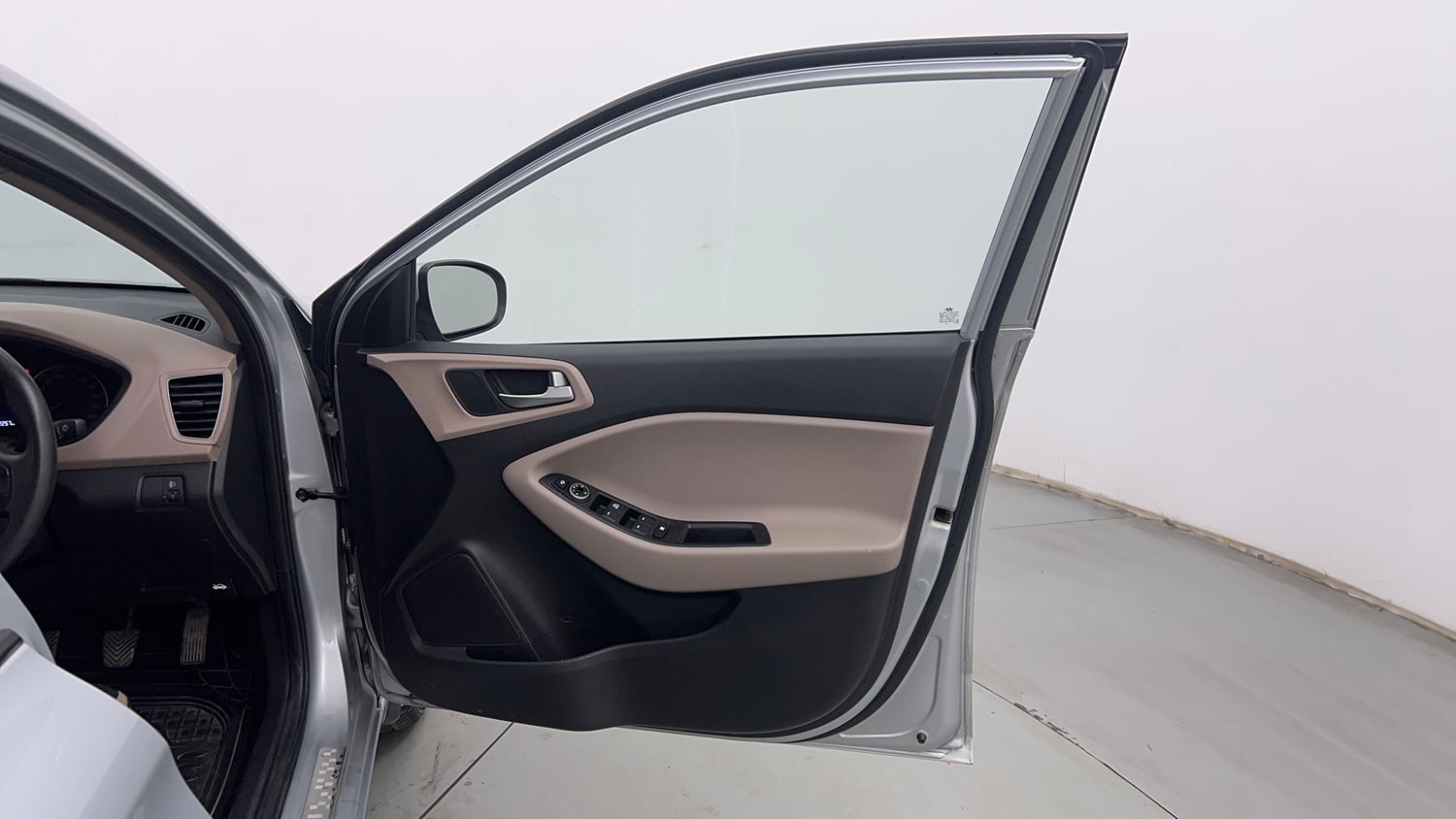 Used 2019 Hyundai Elite i20 Sportz Plus 1.2 Petrol Manual interior RIGHT FRONT DOOR OPEN VIEW