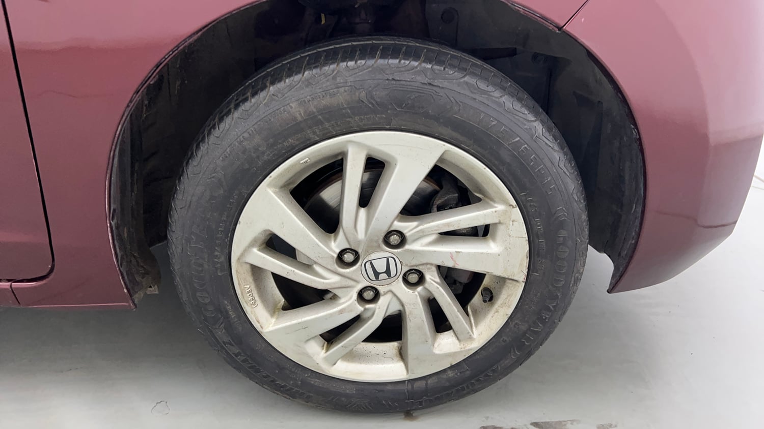 Used 2016 Honda Jazz V AT Petrol Petrol Automatic tyres RIGHT FRONT TYRE RIM VIEW