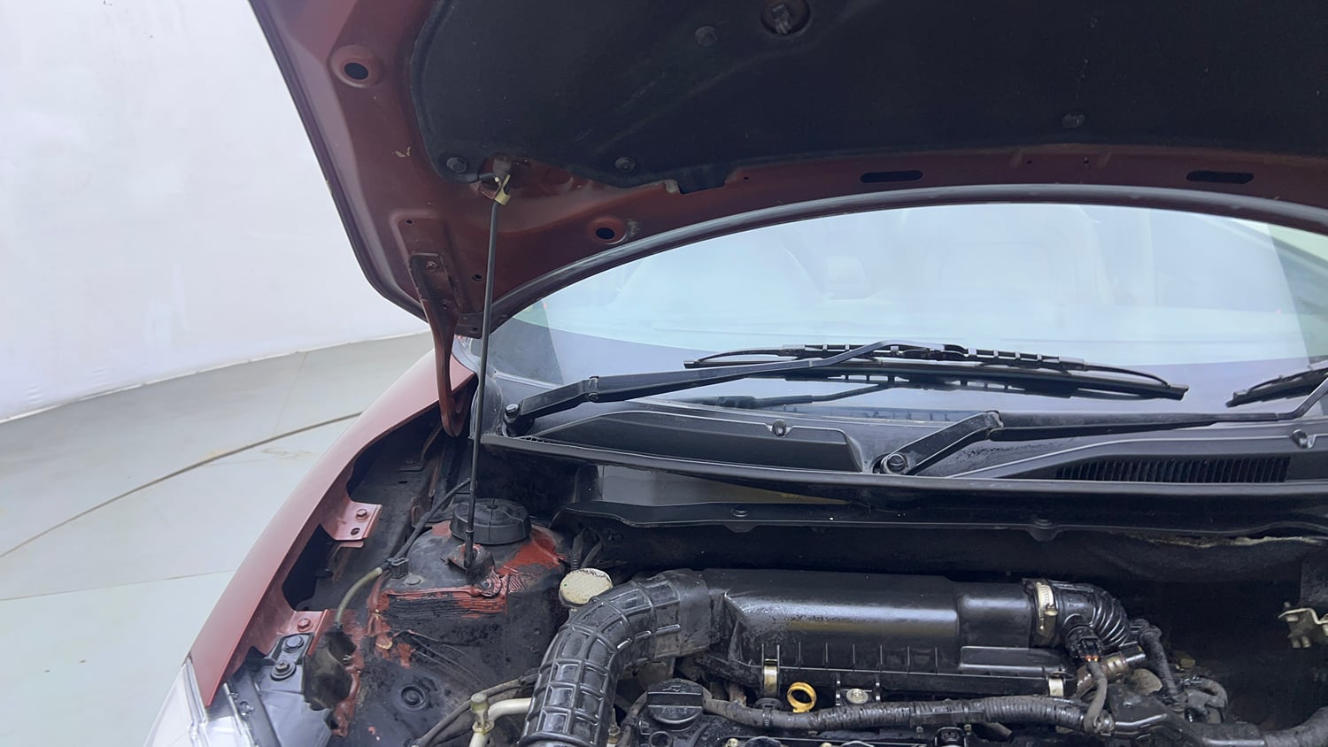 Used 2019 Maruti Suzuki Dzire VXi AMT Petrol Automatic engine ENGINE RIGHT SIDE HINGE & APRON VIEW