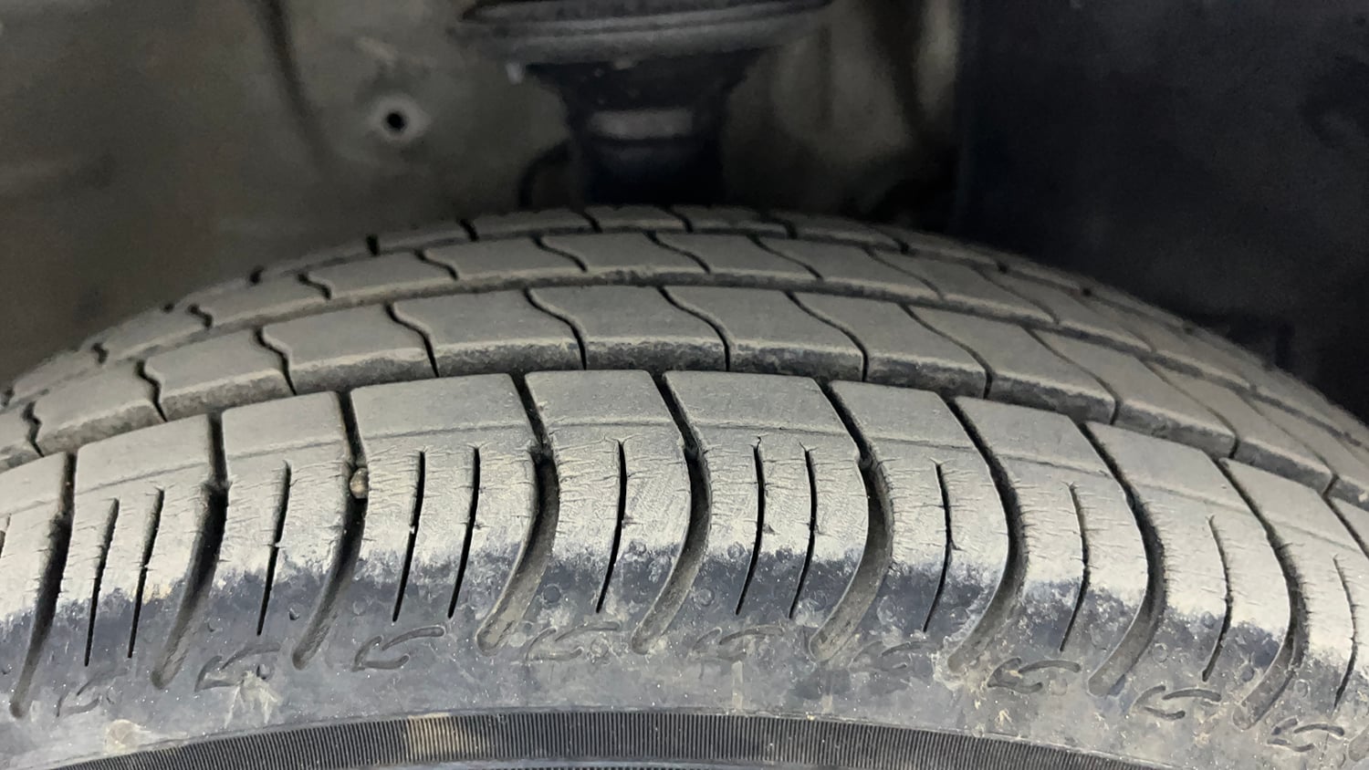 Used 2024 Maruti Suzuki Wagon R VXI 1.0 AGS Petrol Automatic tyres RIGHT FRONT TYRE TREAD VIEW